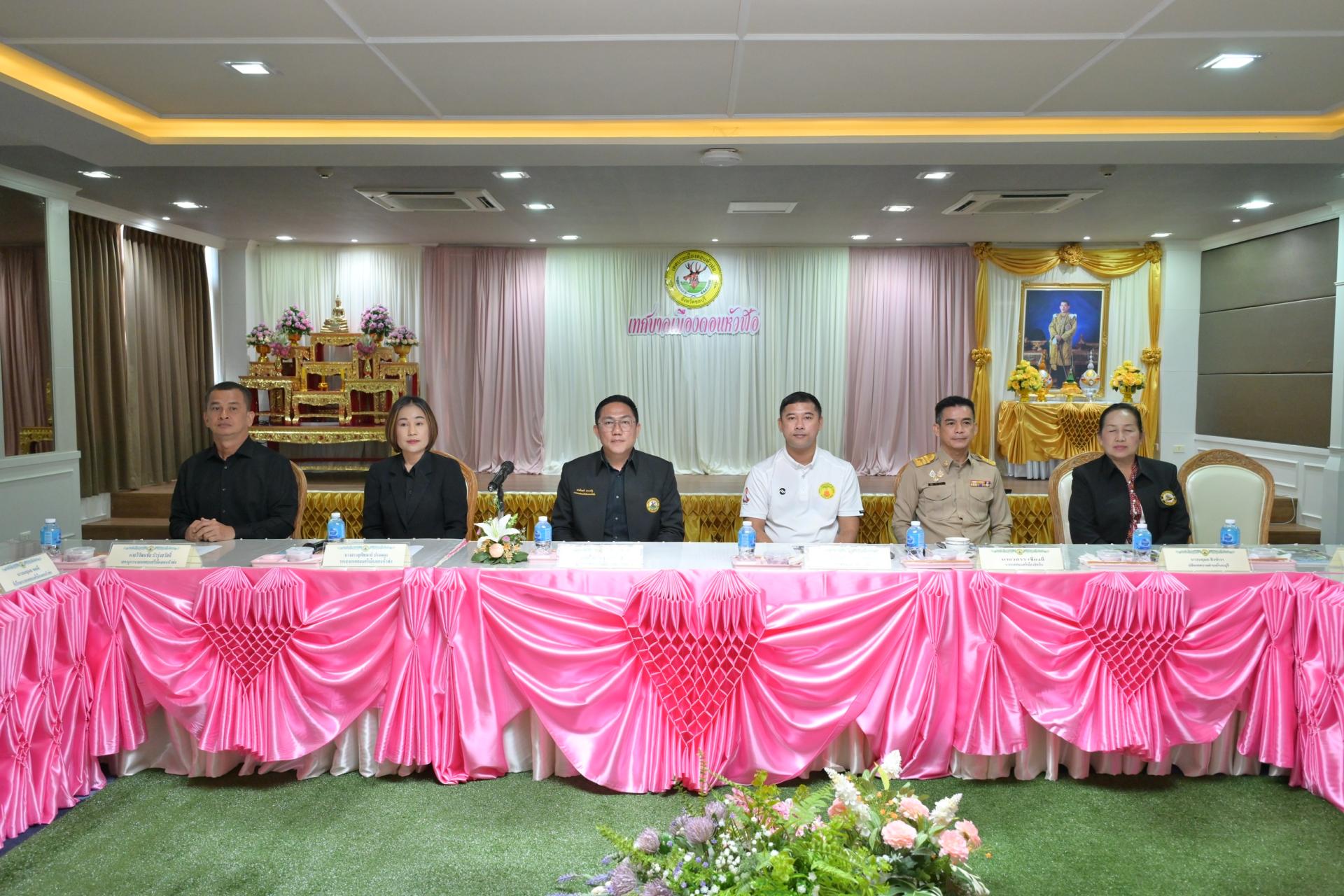 นายกเทศมนตรีเมืองดอนหัวฬ่อ พร้อมด้วยคณะผู้บริหาร ให้การต้อนรับพนักงานเทศบาลโอน(ย้าย) สายงานผู้บริหาร และคณะผู้เดินทางมาส่ง