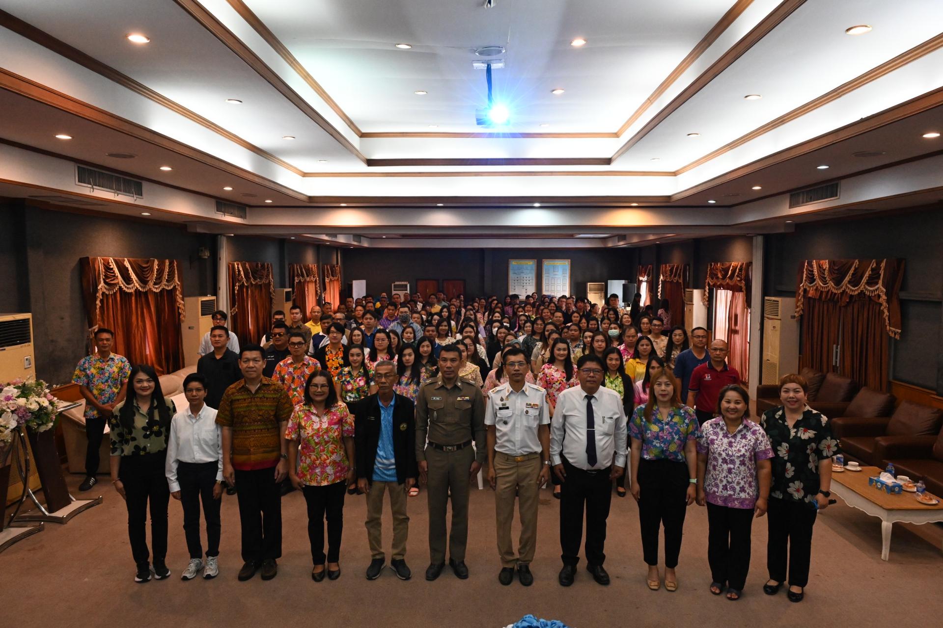 เทศบาลเมืองดอนหัวฬ่อจัดการอบรมคณะกรรมการประจำหน่วยเลือกตั้ง (กปน.) และเจ้าหน้าที่รักษาความปลอดภัยประจำหน่วยเลือกตั้ง (รปภ.)
