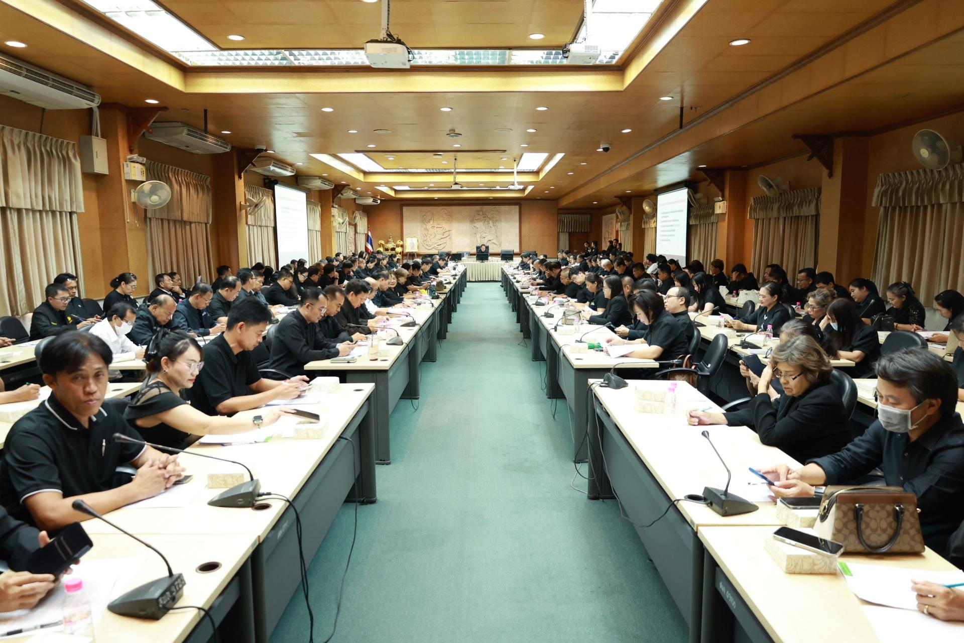 นายกเทศมนตรีเมืองดอนหัวฬ่อ พร้อมด้วยรองปลัดเทศบาลเมืองดอนหัวฬ่อ เข้าร่วมประชุมนายกองค์กรปกครองส่วนท้องถิ่นและปลัดองค์กรปกครองส่วนท้องถิ่น