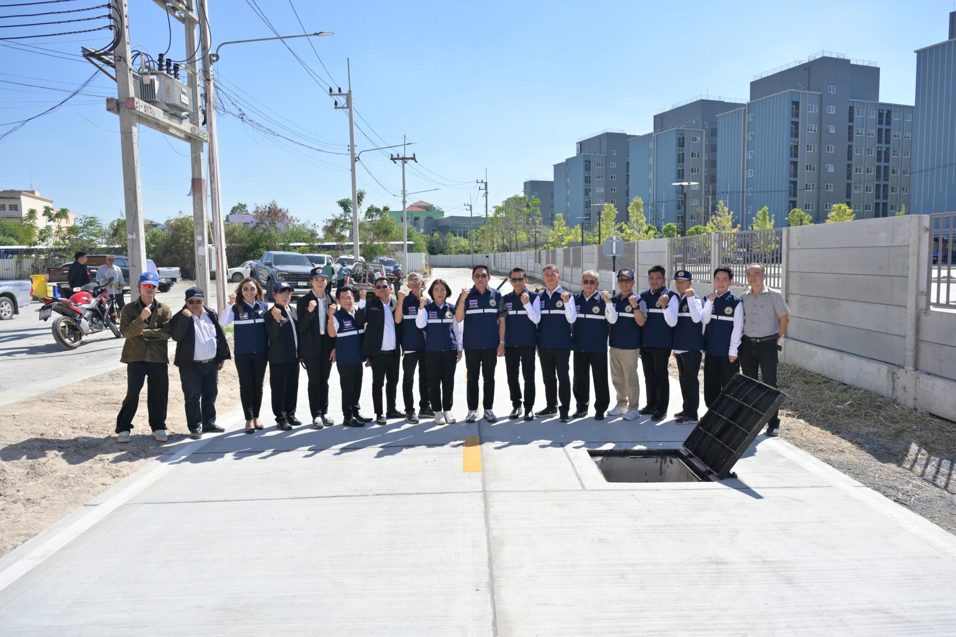 ลงพื้นที่ตรวจรับโครงการก่อสร้างถนน ค.ส.ล. พร้อมท่อระบายน้ำ ค.ส.ล. บริเวณคลองซองควาย 