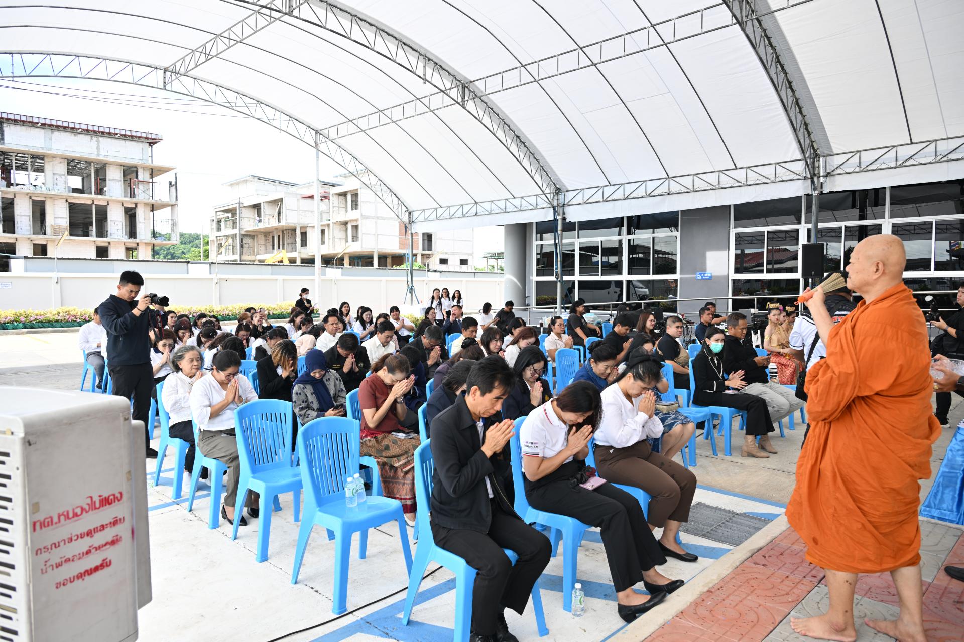 เทศบาลเมืองดอนหัวฬ่อ ร่วมพิธีทำบุญเปิดอาคารสำนักงานสรรพากรภาค 5 แห่งใหม่ เพิ่มประสิทธิภาพการบริหารงานและการให้บริการประชาชน