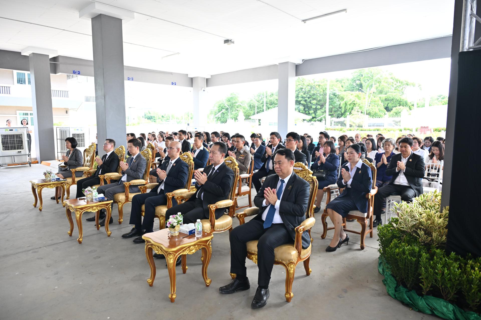 เทศบาลเมืองดอนหัวฬ่อ ร่วมพิธีทำบุญเปิดอาคารสำนักงานสรรพากรภาค 5 แห่งใหม่ เพิ่มประสิทธิภาพการบริหารงานและการให้บริการประชาชน