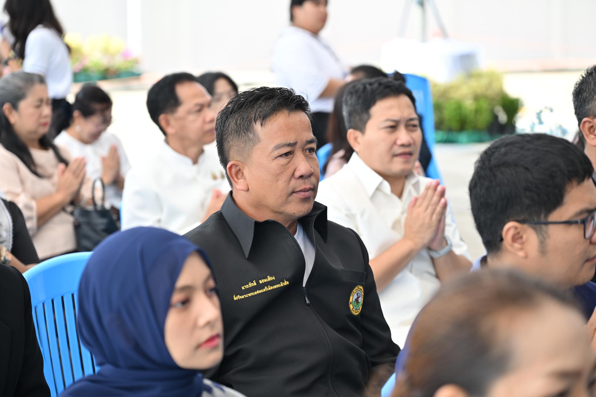เทศบาลเมืองดอนหัวฬ่อ ร่วมพิธีทำบุญเปิดอาคารสำนักงานสรรพากรภาค 5 แห่งใหม่ เพิ่มประสิทธิภาพการบริหารงานและการให้บริการประชาชน
