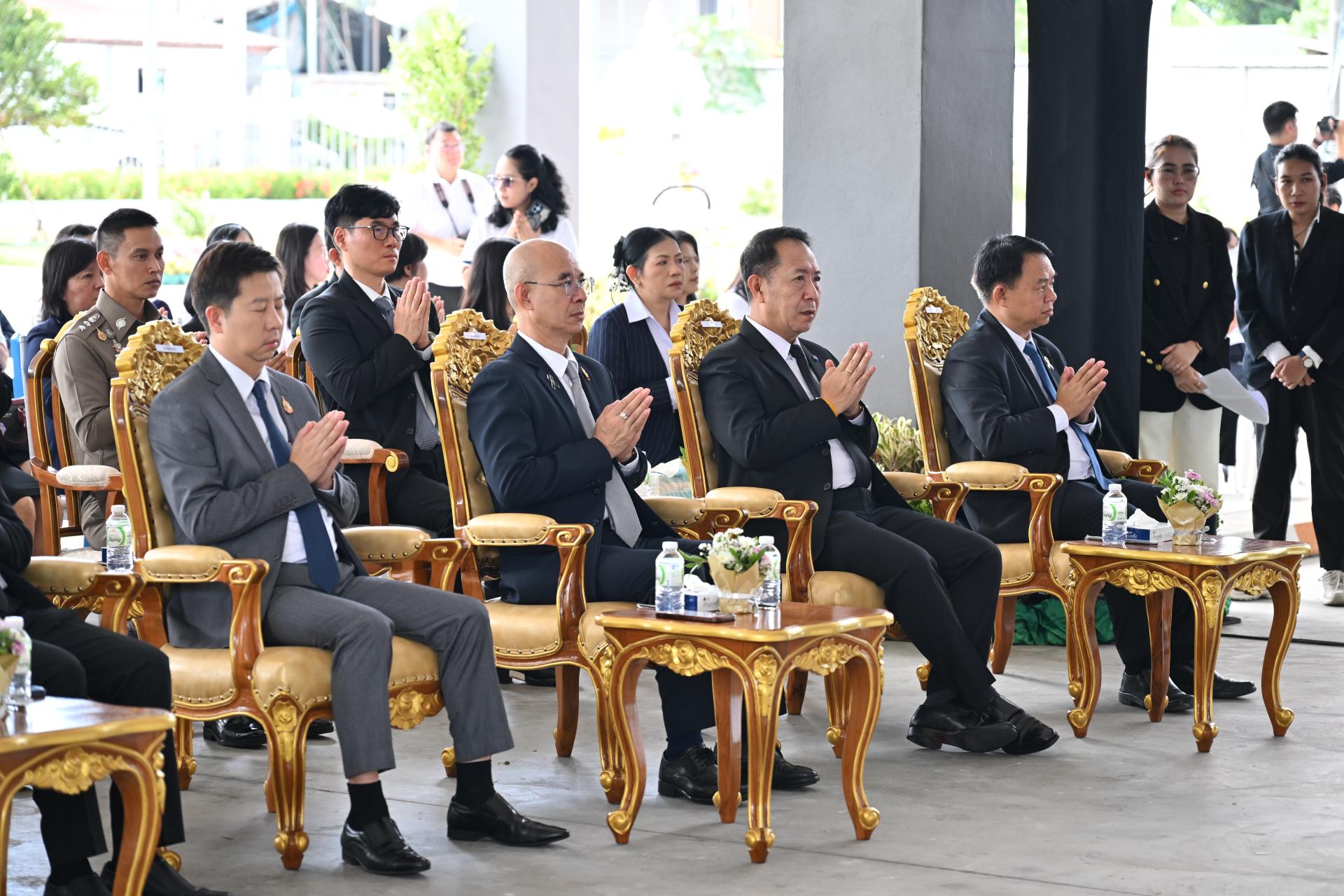 เทศบาลเมืองดอนหัวฬ่อ ร่วมพิธีทำบุญเปิดอาคารสำนักงานสรรพากรภาค 5 แห่งใหม่ เพิ่มประสิทธิภาพการบริหารงานและการให้บริการประชาชน