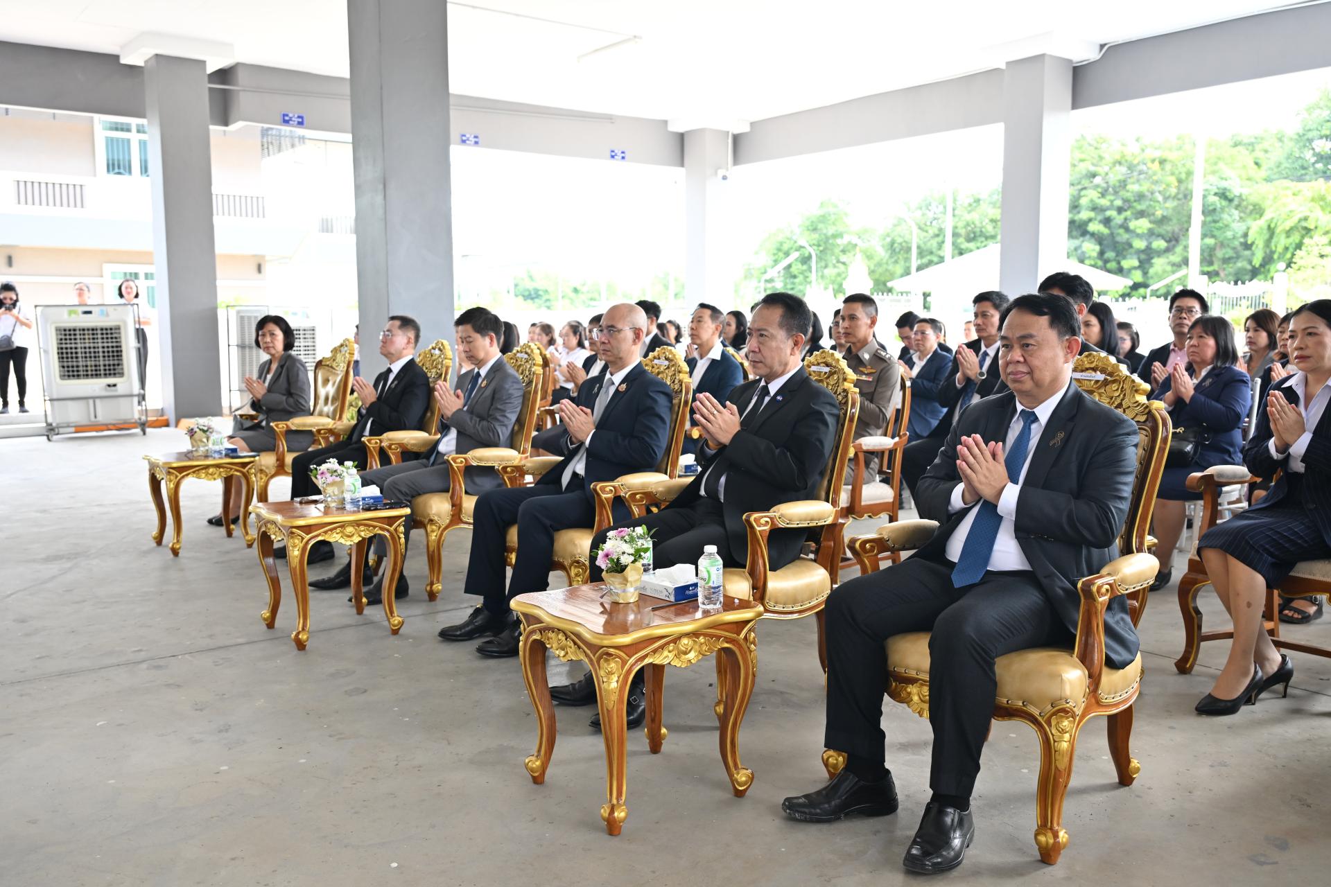 เทศบาลเมืองดอนหัวฬ่อ ร่วมพิธีทำบุญเปิดอาคารสำนักงานสรรพากรภาค 5 แห่งใหม่ เพิ่มประสิทธิภาพการบริหารงานและการให้บริการประชาชน