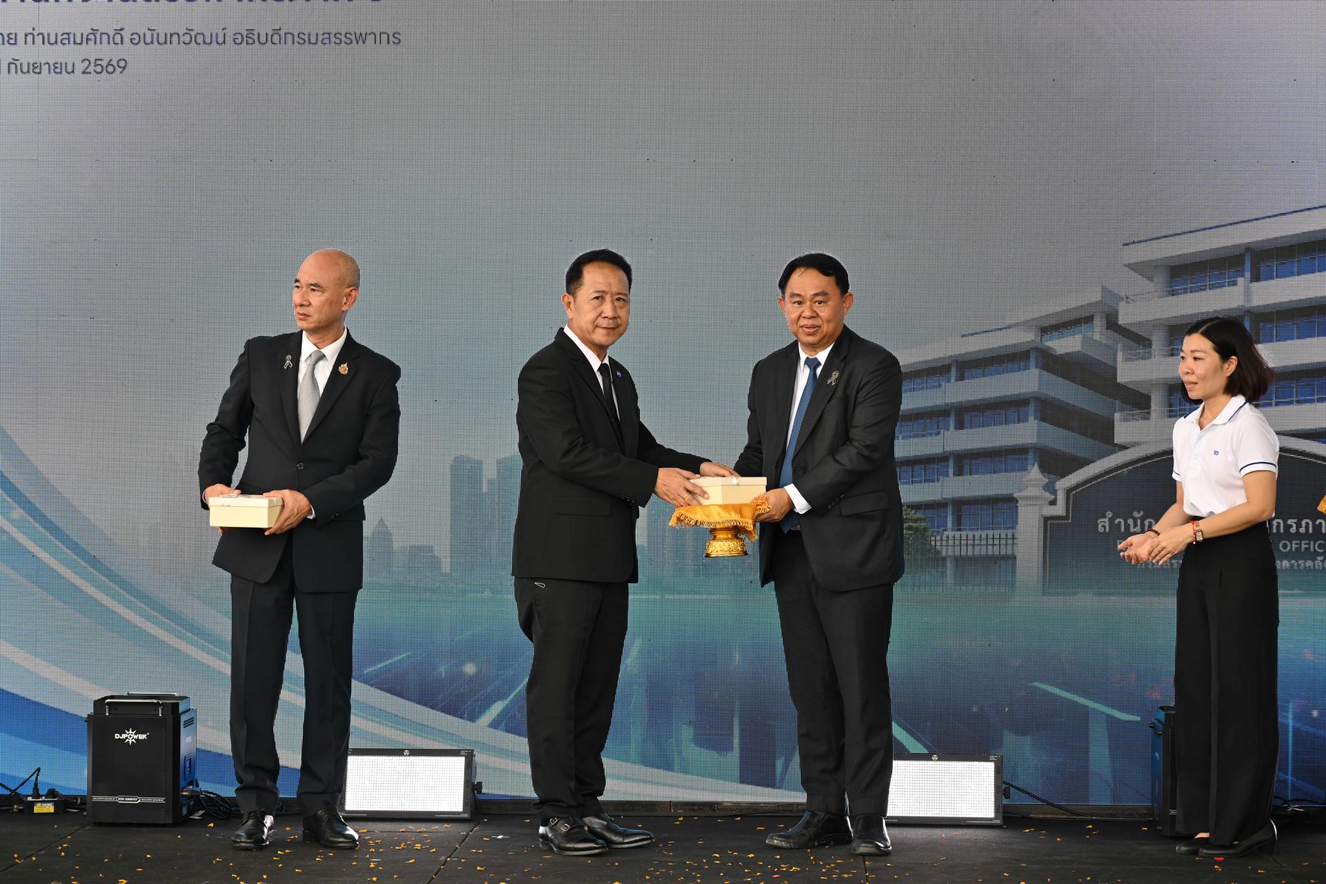 เทศบาลเมืองดอนหัวฬ่อ ร่วมพิธีทำบุญเปิดอาคารสำนักงานสรรพากรภาค 5 แห่งใหม่ เพิ่มประสิทธิภาพการบริหารงานและการให้บริการประชาชน
