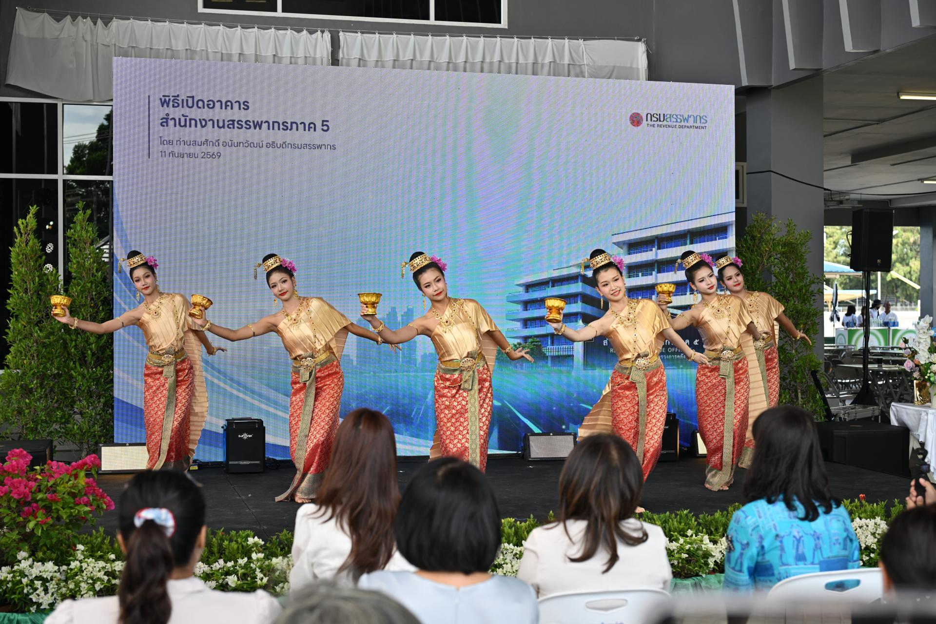 เทศบาลเมืองดอนหัวฬ่อ ร่วมพิธีทำบุญเปิดอาคารสำนักงานสรรพากรภาค 5 แห่งใหม่ เพิ่มประสิทธิภาพการบริหารงานและการให้บริการประชาชน