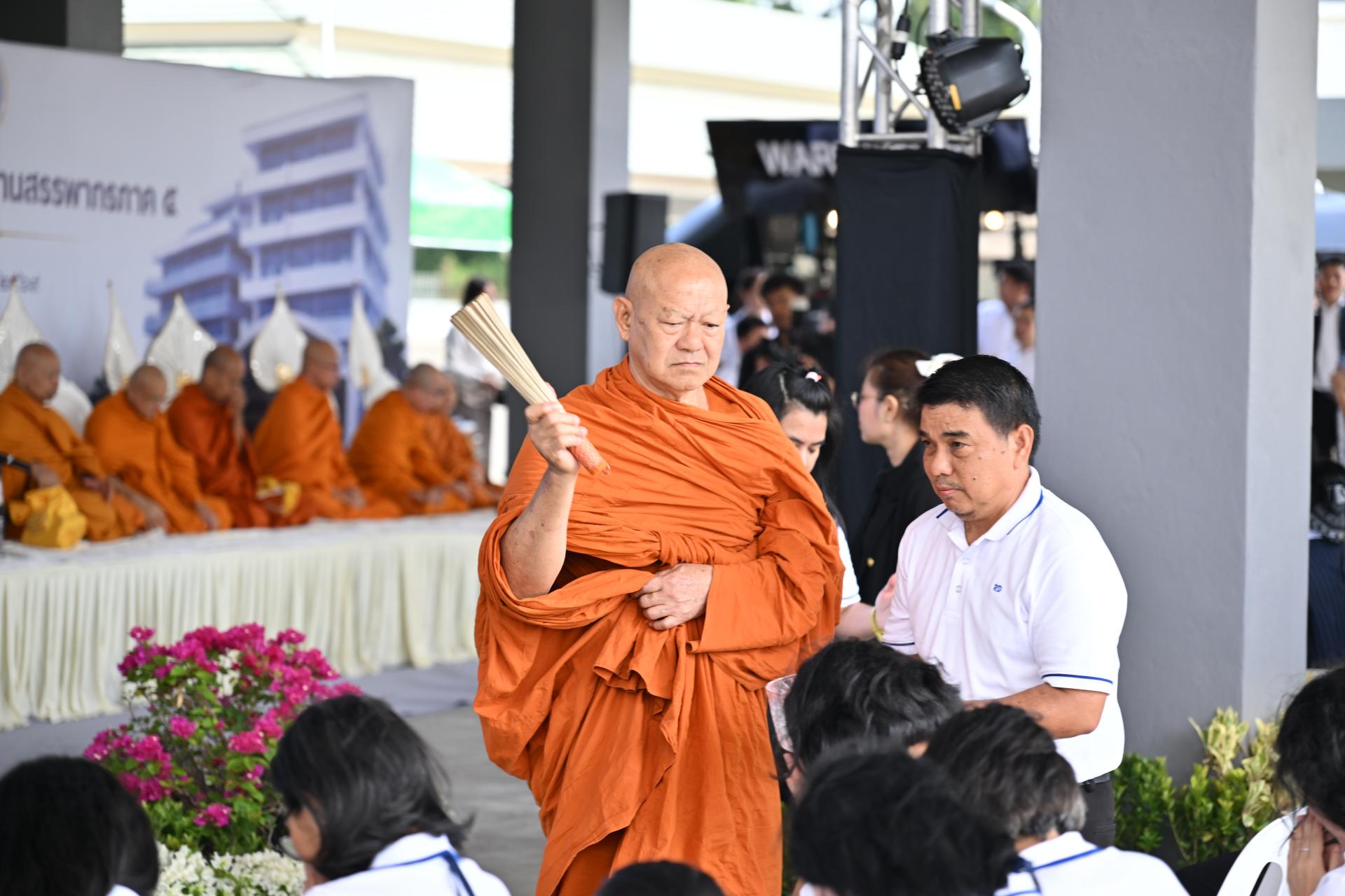 เทศบาลเมืองดอนหัวฬ่อ ร่วมพิธีทำบุญเปิดอาคารสำนักงานสรรพากรภาค 5 แห่งใหม่ เพิ่มประสิทธิภาพการบริหารงานและการให้บริการประชาชน
