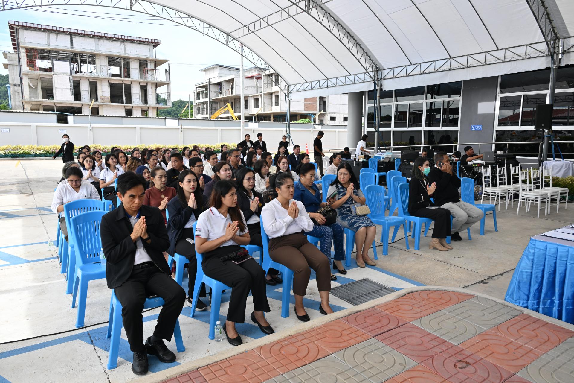 เทศบาลเมืองดอนหัวฬ่อ ร่วมพิธีทำบุญเปิดอาคารสำนักงานสรรพากรภาค 5 แห่งใหม่ เพิ่มประสิทธิภาพการบริหารงานและการให้บริการประชาชน