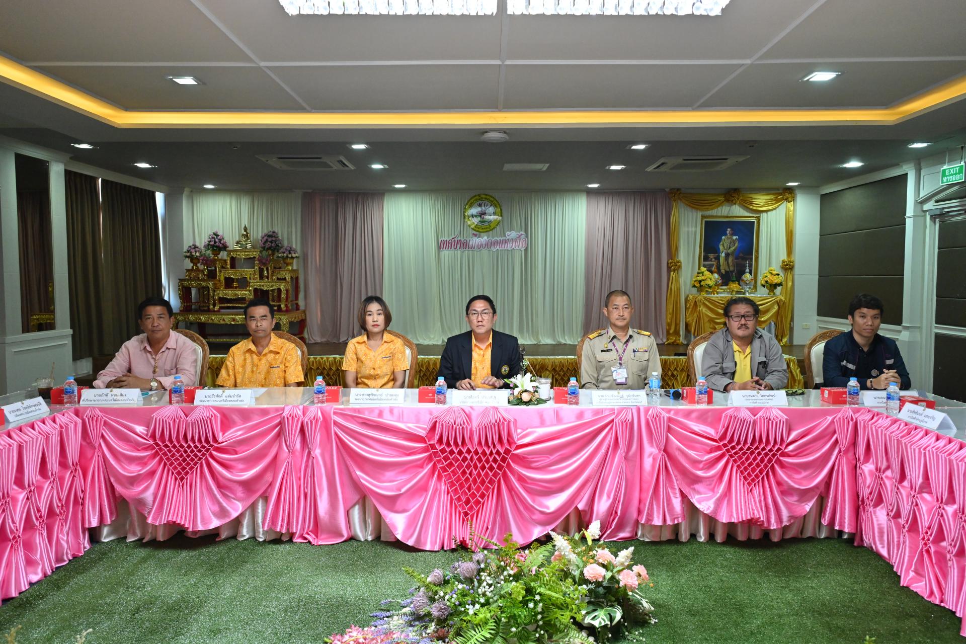 การประชุมเพื่อชี้แจงรูปแบบการก่อสร้าง และแจ้งแผนการดำเนินโครงการปรับปรุงระบบจำหน่ายไฟฟ้าเป็นเคเบิลใต้ดินในเขตเทศบาลเมืองดอนหัวฬ่อ สำหรับระยะที่ 1 และระยะที่ 2 ครั้งที่ 1/2568 