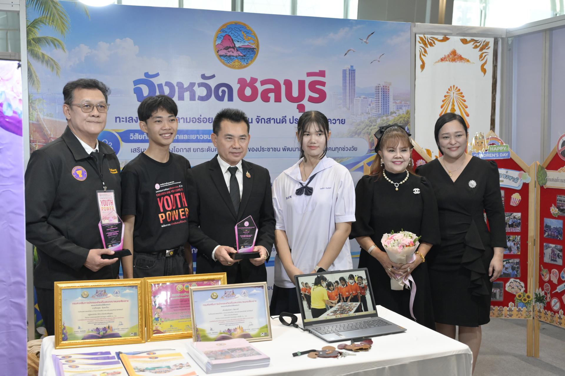 เทศบาลเมืองดอนหัวฬ่อ รับรางวัล “องค์กรปกครองส่วนท้องถิ่นน่าอยู่สำหรับเด็กและเยาวชนต้นแบบดีเด่น” ประจำปี 2569