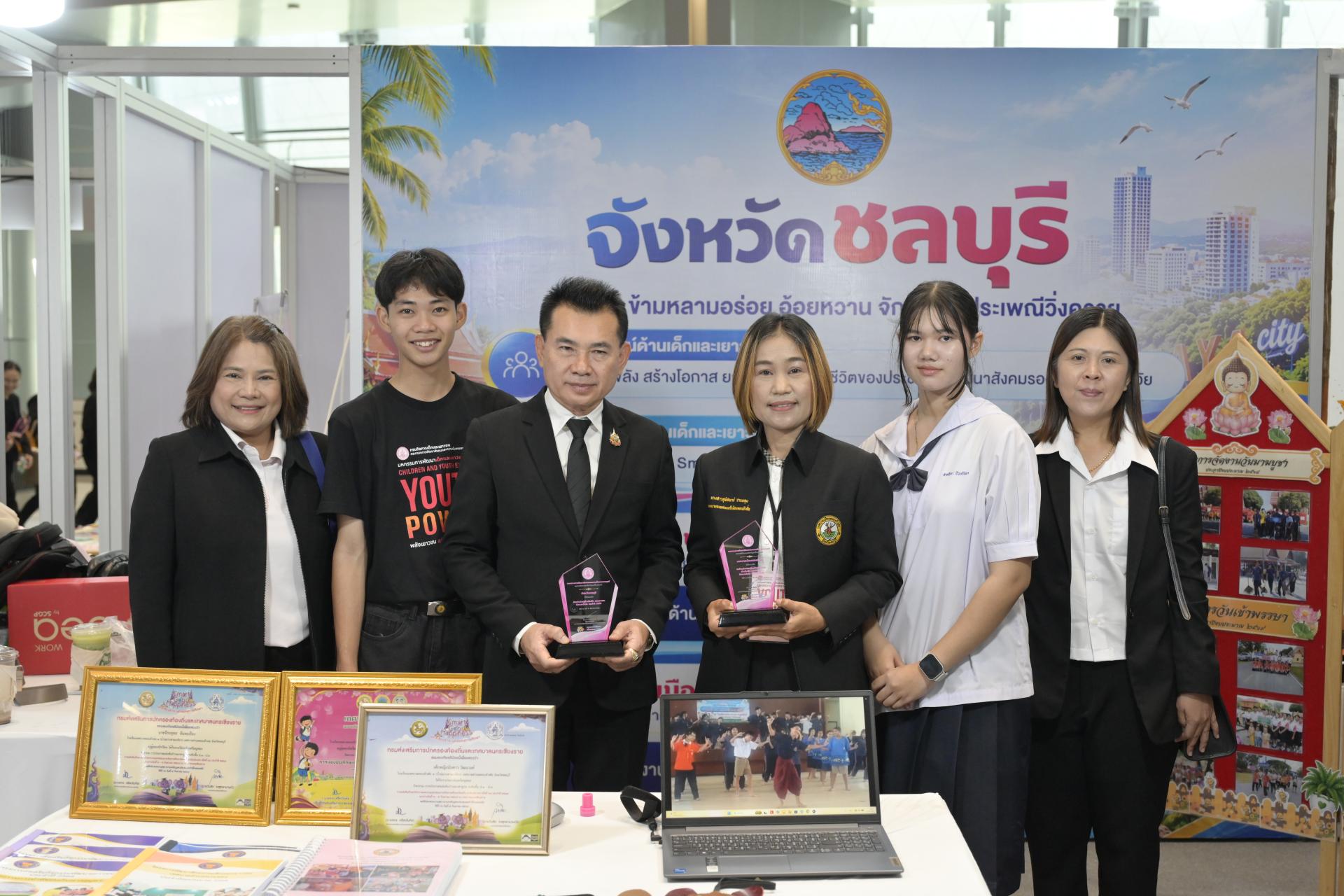 เทศบาลเมืองดอนหัวฬ่อ รับรางวัล “องค์กรปกครองส่วนท้องถิ่นน่าอยู่สำหรับเด็กและเยาวชนต้นแบบดีเด่น” ประจำปี 2569