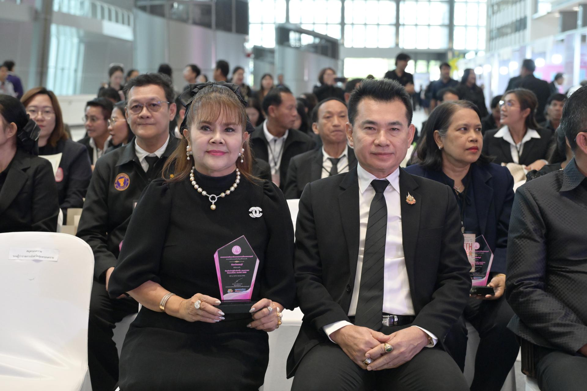 เทศบาลเมืองดอนหัวฬ่อ รับรางวัล “องค์กรปกครองส่วนท้องถิ่นน่าอยู่สำหรับเด็กและเยาวชนต้นแบบดีเด่น” ประจำปี 2569