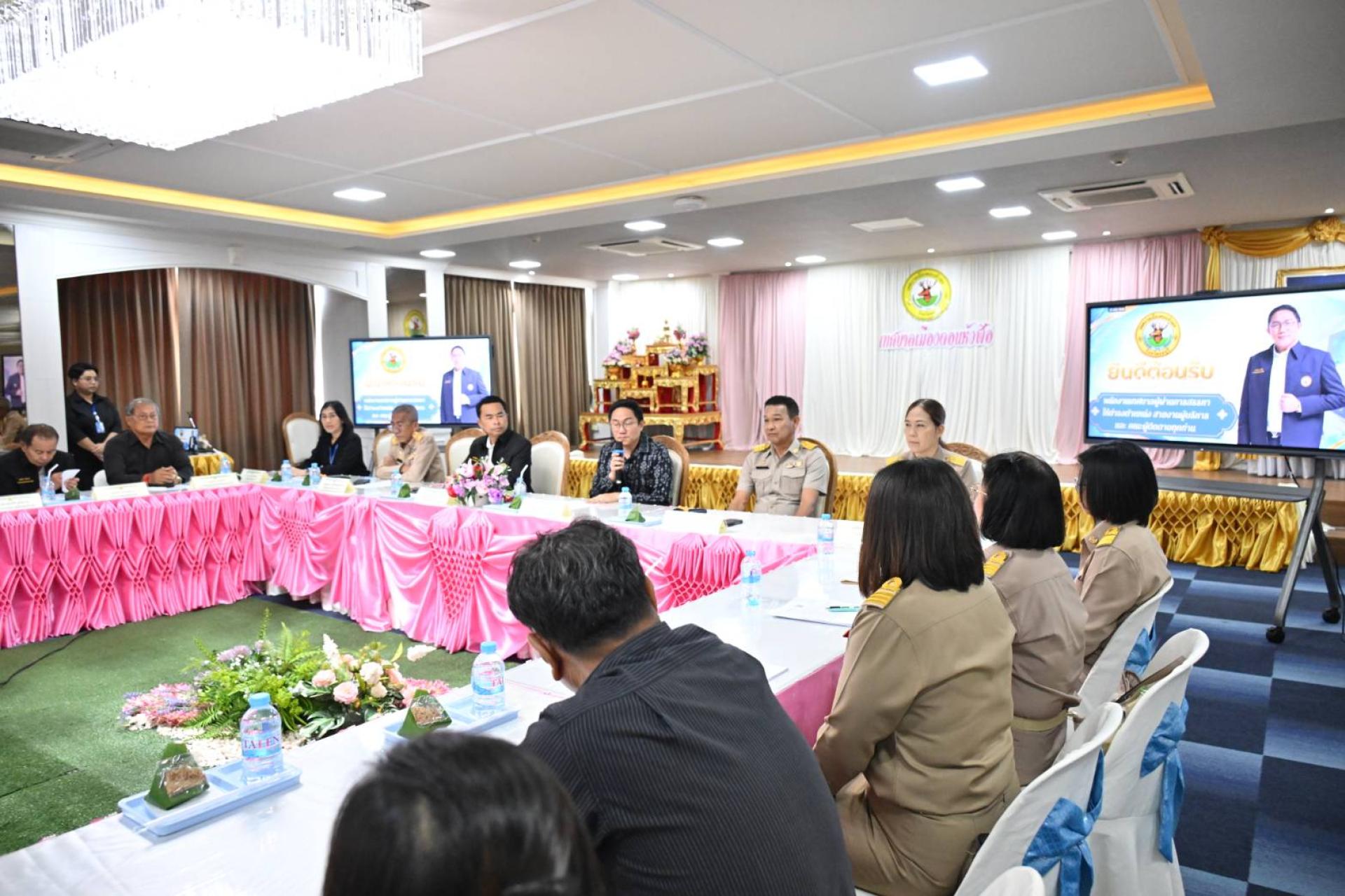  เทศบาลเมืองดอนหัวฬ่อ ให้การต้อนรับพนักงานเทศบาลผู้ผ่านการสรรหาให้ดำรงตำแหน่งสายงานผู้บริหาร