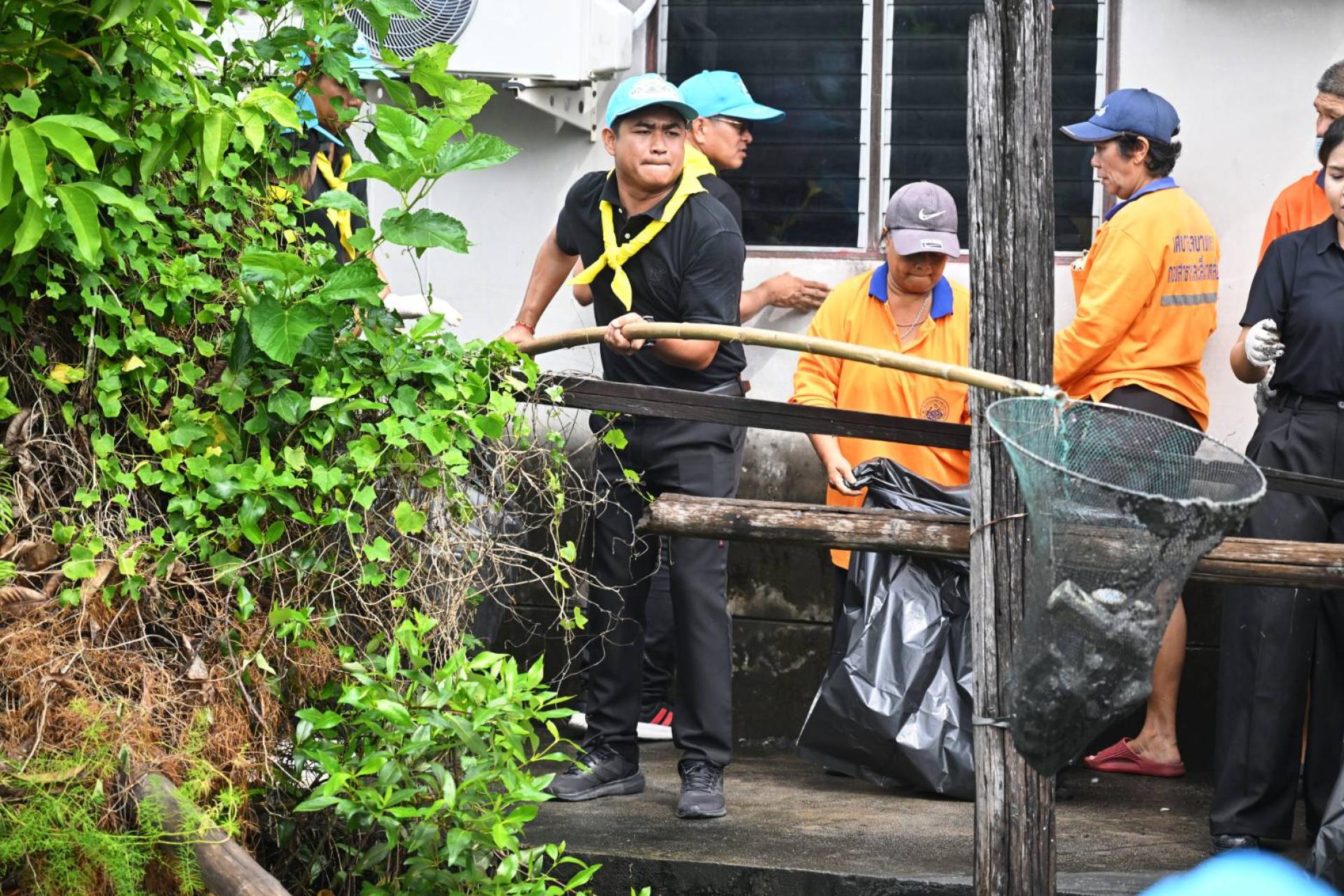 เทศบาลเมืองดอนหัวฬ่อ ร่วมกิจกรรมจิตอาสาพัฒนา เนื่องในวันมหิดล น้อมรำลึกในพระมหากรุณาธิคุณ “พระบิดาแห่งการแพทย์แผนปัจจุบันของไทย”