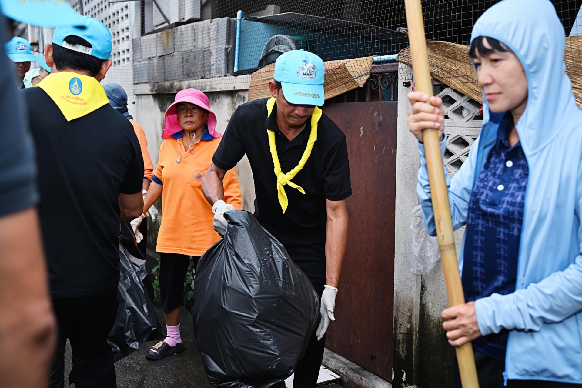 เทศบาลเมืองดอนหัวฬ่อ ร่วมกิจกรรมจิตอาสาพัฒนา เนื่องในวันมหิดล น้อมรำลึกในพระมหากรุณาธิคุณ “พระบิดาแห่งการแพทย์แผนปัจจุบันของไทย”