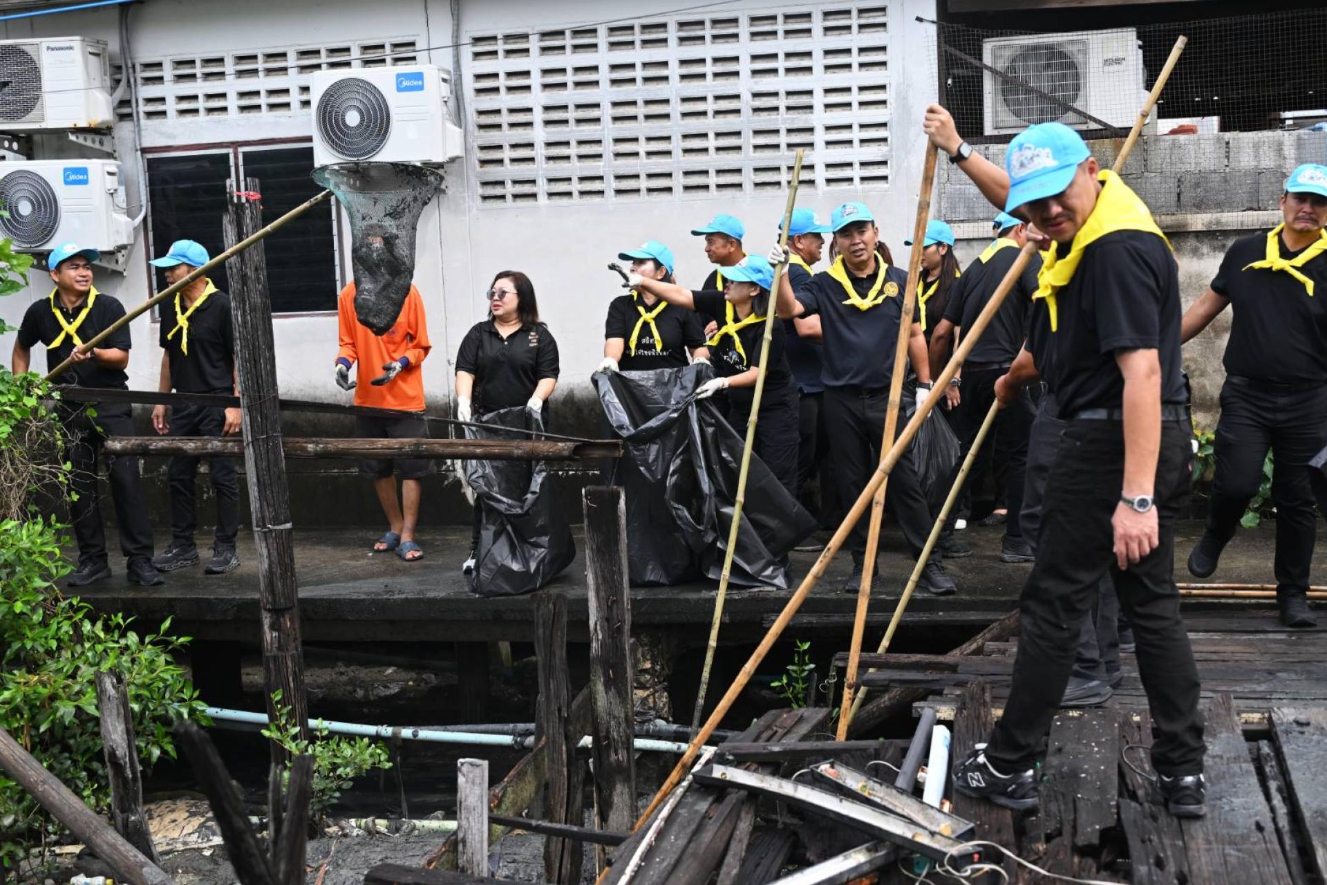 เทศบาลเมืองดอนหัวฬ่อ ร่วมกิจกรรมจิตอาสาพัฒนา เนื่องในวันมหิดล น้อมรำลึกในพระมหากรุณาธิคุณ “พระบิดาแห่งการแพทย์แผนปัจจุบันของไทย”