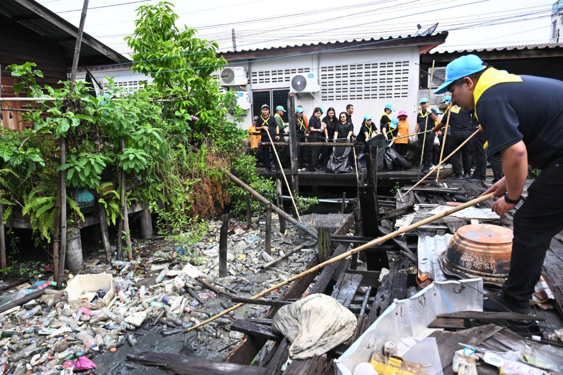 เทศบาลเมืองดอนหัวฬ่อ ร่วมกิจกรรมจิตอาสาพัฒนา เนื่องในวันมหิดล น้อมรำลึกในพระมหากรุณาธิคุณ “พระบิดาแห่งการแพทย์แผนปัจจุบันของไทย”