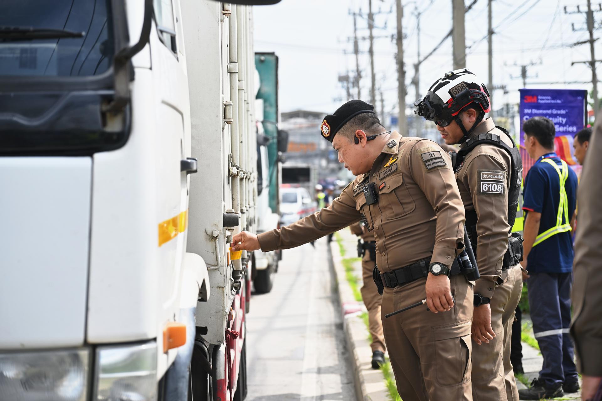 เทศบาลเมืองดอนหัวฬ่อ ร่วมกิจกรรม “Truck Safety : รถบรรทุกปลอดภัย”