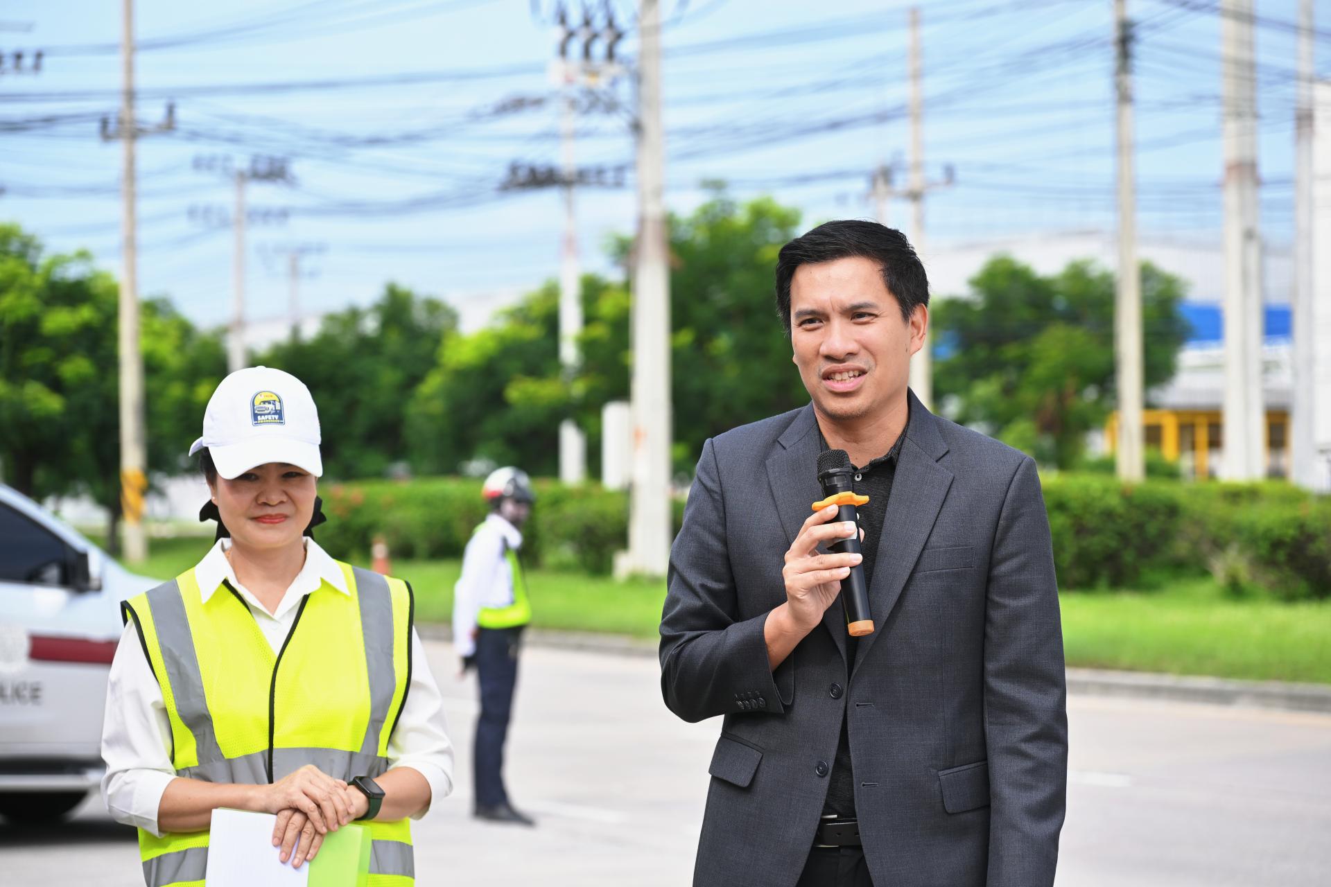 เทศบาลเมืองดอนหัวฬ่อ ร่วมกิจกรรม “Truck Safety : รถบรรทุกปลอดภัย”