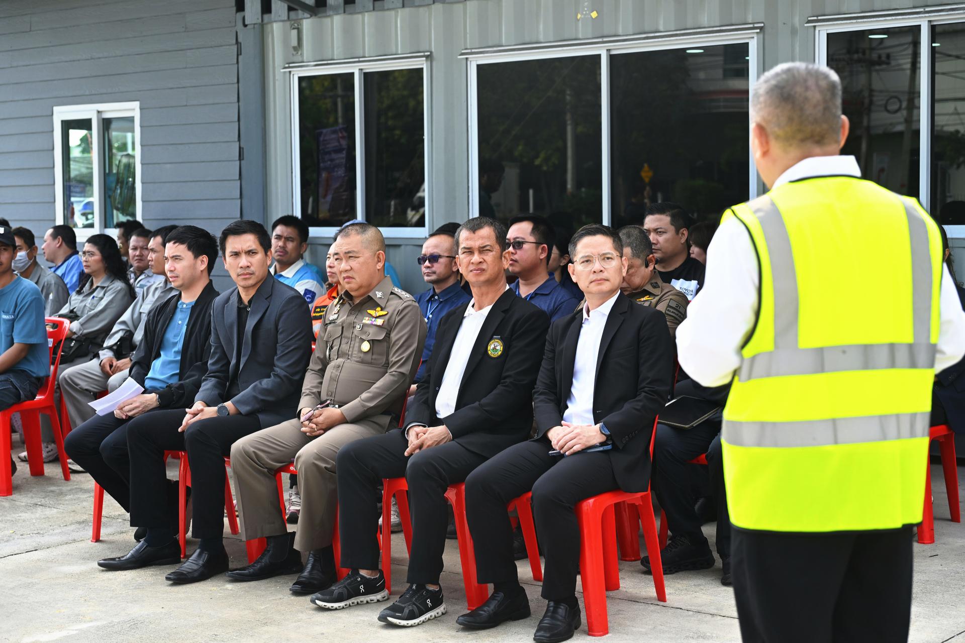 เทศบาลเมืองดอนหัวฬ่อ ร่วมกิจกรรม “Truck Safety : รถบรรทุกปลอดภัย”