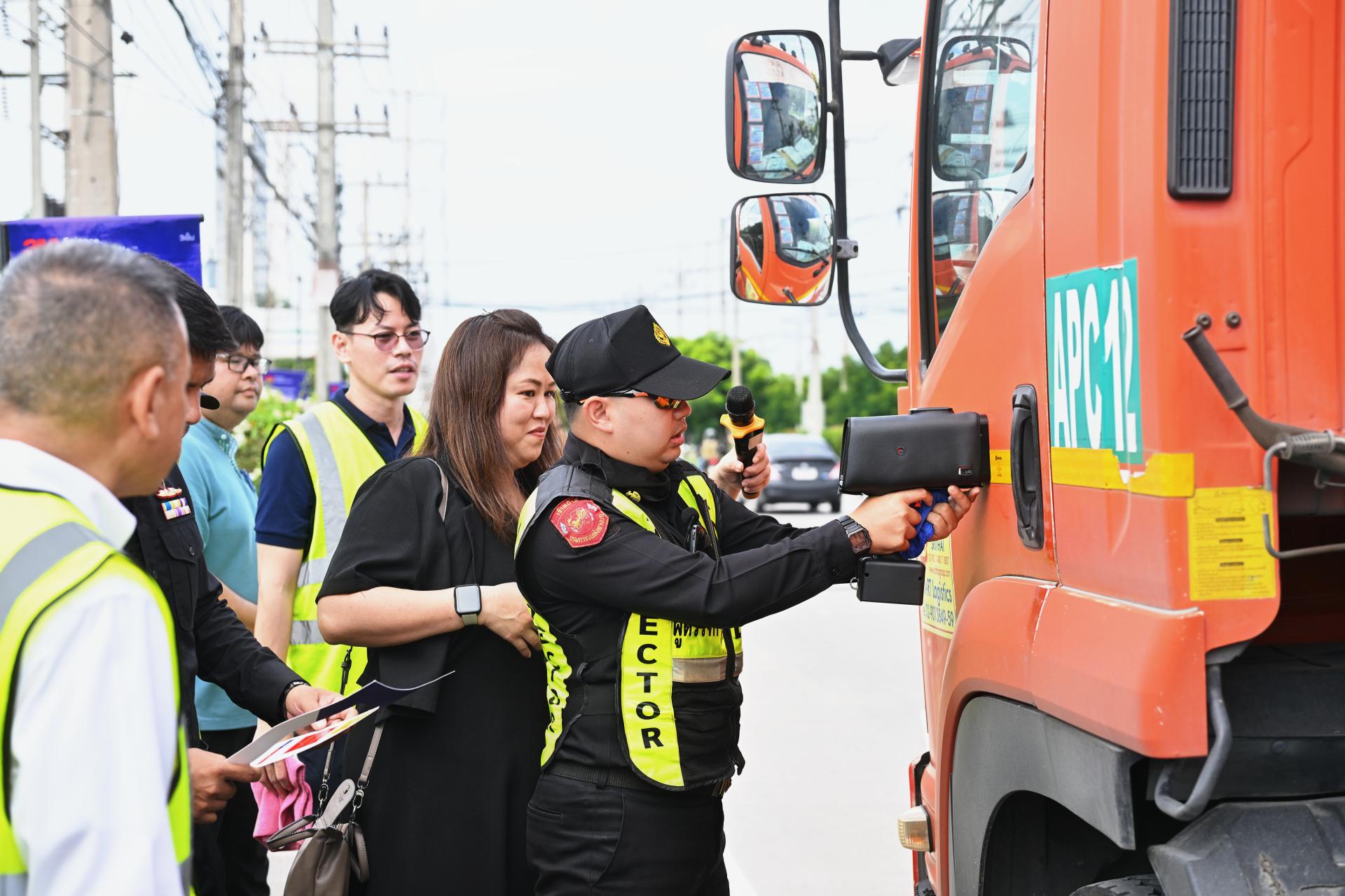 เทศบาลเมืองดอนหัวฬ่อ ร่วมกิจกรรม “Truck Safety : รถบรรทุกปลอดภัย”