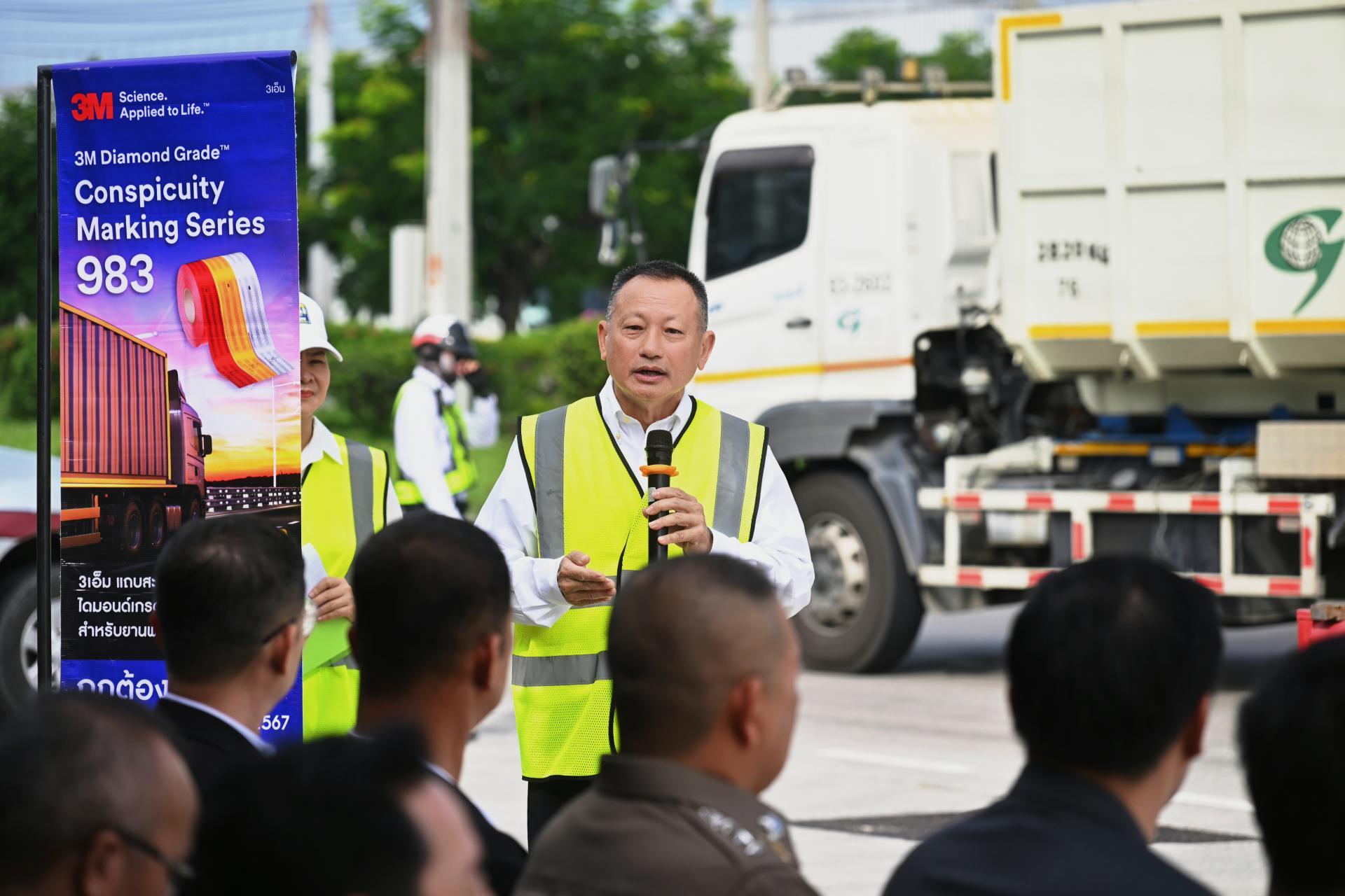 เทศบาลเมืองดอนหัวฬ่อ ร่วมกิจกรรม “Truck Safety : รถบรรทุกปลอดภัย”