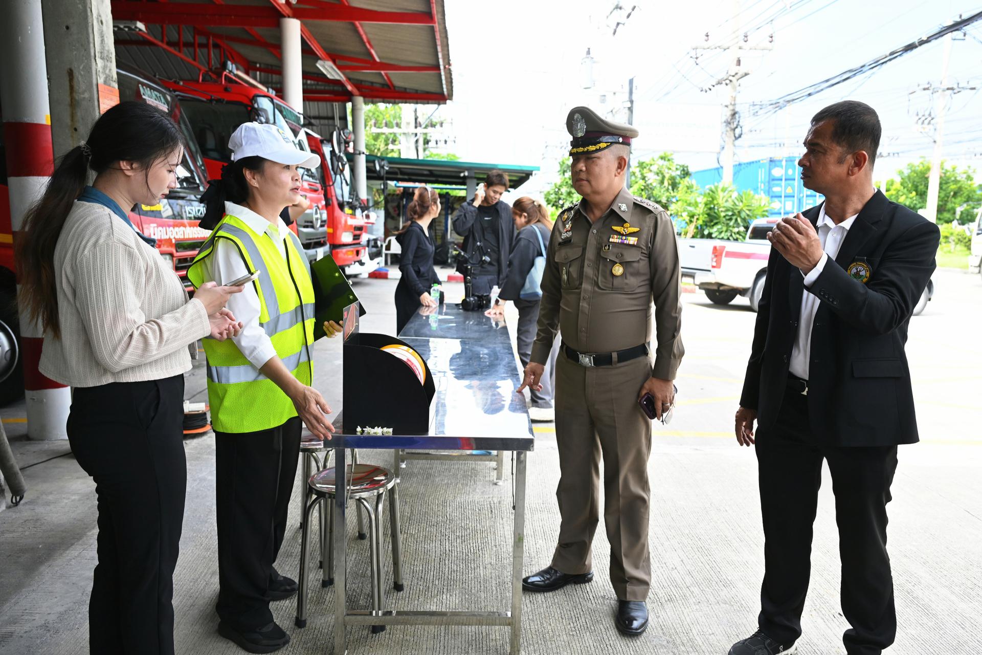 เทศบาลเมืองดอนหัวฬ่อ ร่วมกิจกรรม “Truck Safety : รถบรรทุกปลอดภัย”