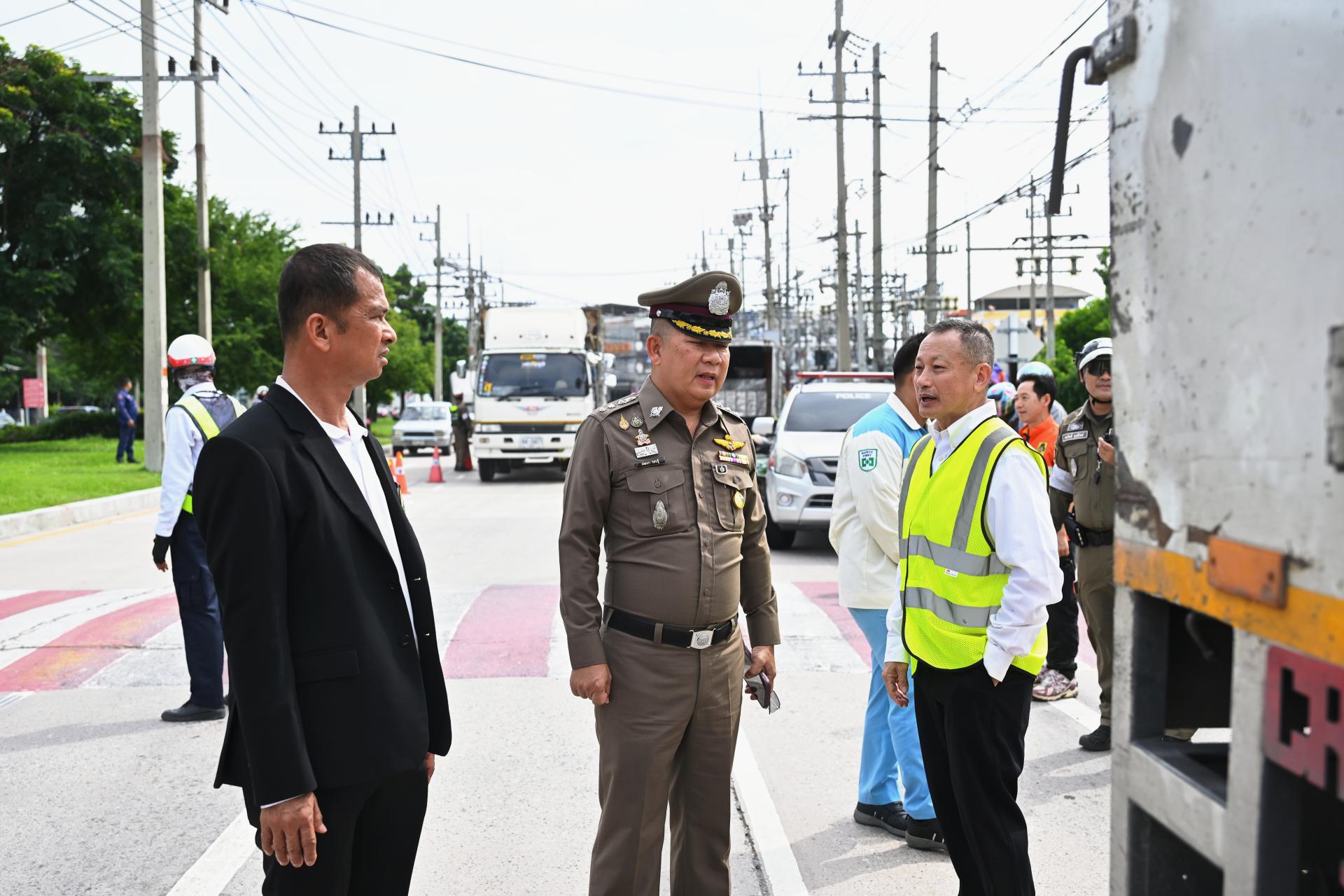 เทศบาลเมืองดอนหัวฬ่อ ร่วมกิจกรรม “Truck Safety : รถบรรทุกปลอดภัย”