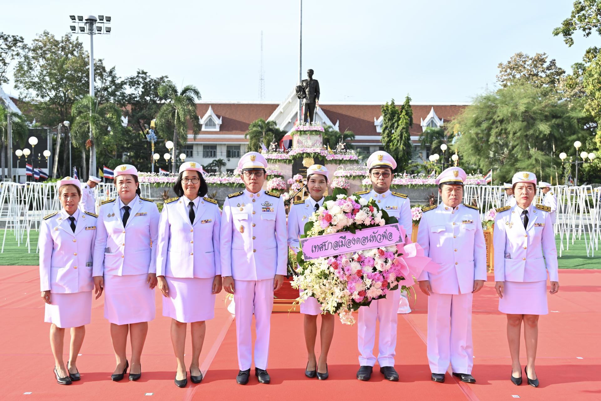 เข้าร่วมพิธีวางพวงมาลา ถวายราชสักการะ ภายใต้กิจกรรมน้อมรำลึก เนื่องในวันคล้ายวันสวรรคตพระบาทสมเด็จพระจุลจอมเกล้าเจ้าอยู่หัว