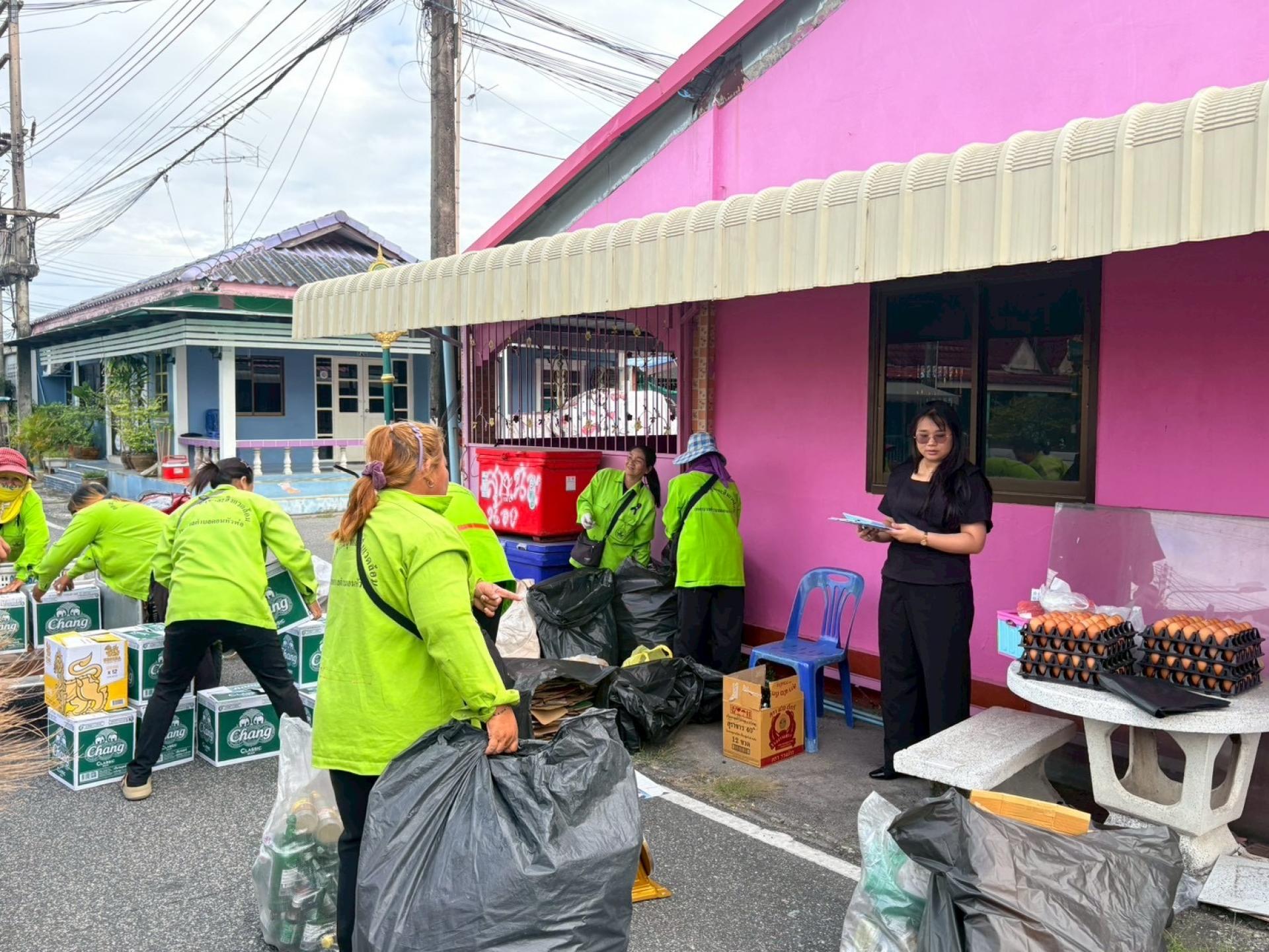 กองสาธารณสุขและสิ่งแวดล้อม ดำเนินกิจกรรมขยะรีไซเคิลแลกไข่ในชุมชน 