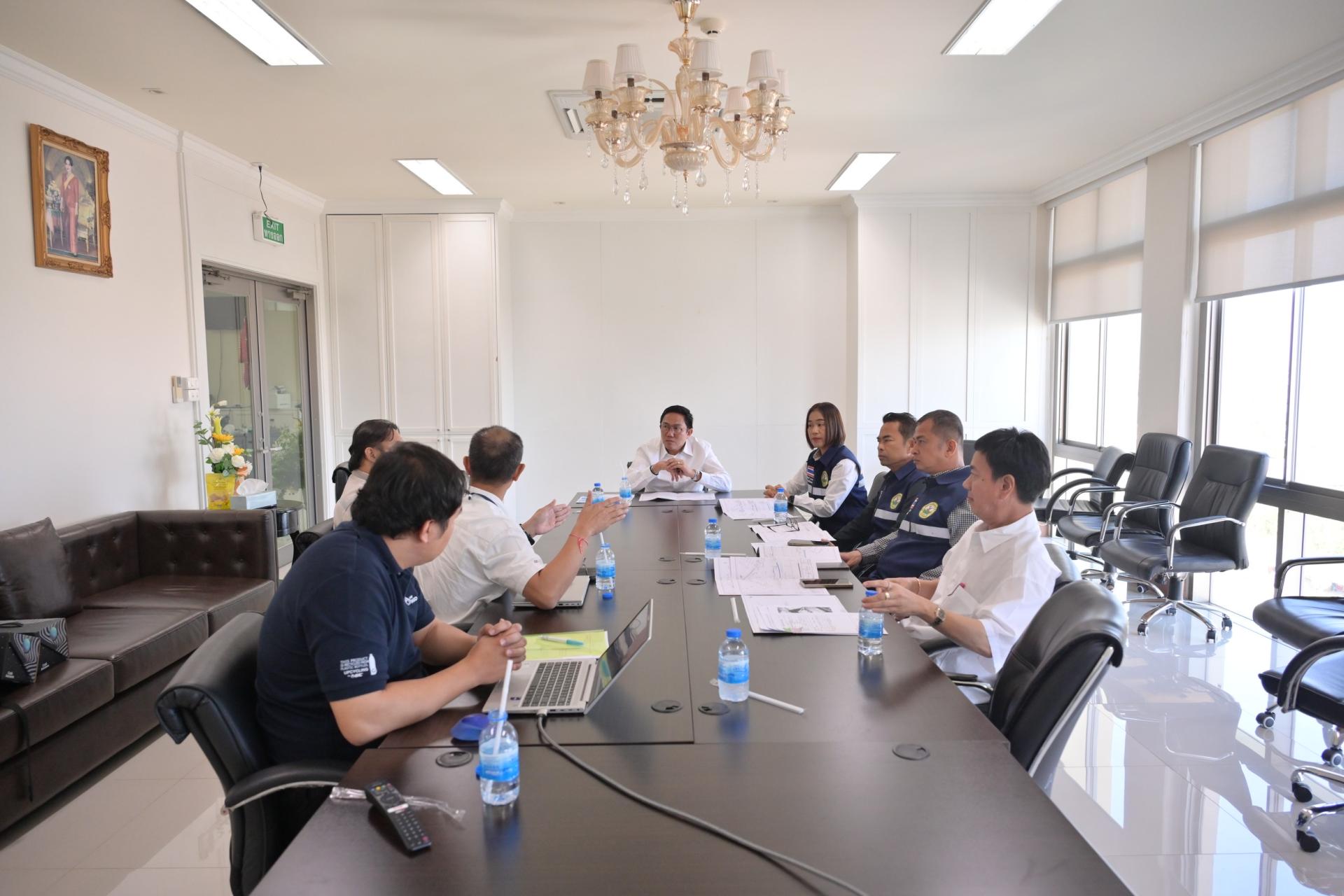 การประชุมหารือเกี่ยวกับแนวท่อส่งก๊าซธรรมชาติ (AMATANGD) ซึ่งกีดขวางแนวท่อระบายน้ำของเทศบาลเมืองดอนหัวฬ่อ เพื่อหาแนวทางแก้ไขปัญหาบริเวณสี่แยกดอนขุงวัง