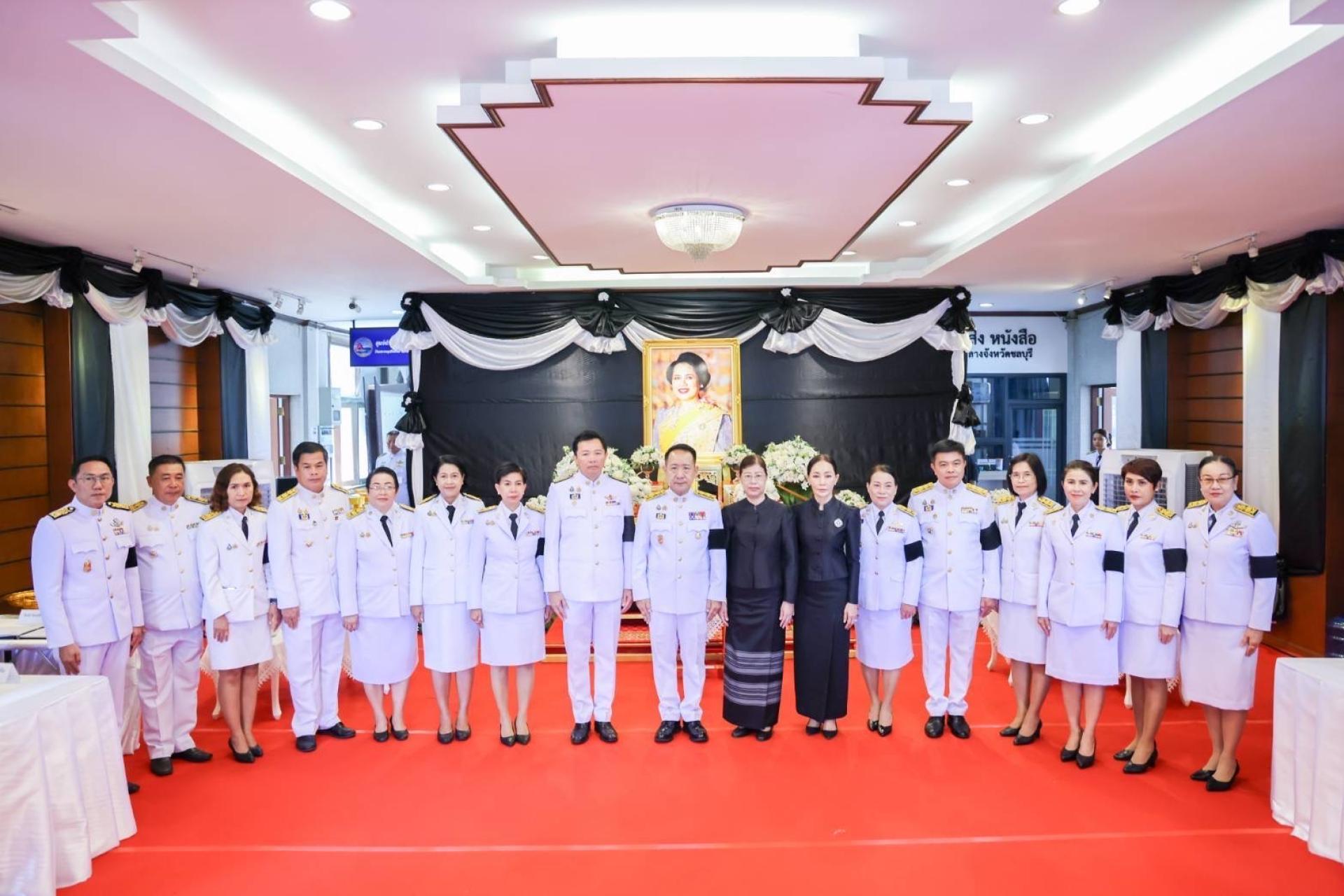 นายกเทศมนตรีเมืองดอนหัวฬ่อ เข้าร่วมพิธีถวายสักการะพระบรมศพสมเด็จพระนางเจ้าสิริกิติ์ พระบรมราชินีนาถ พระบรมราชชนนีพันปีหลวง 