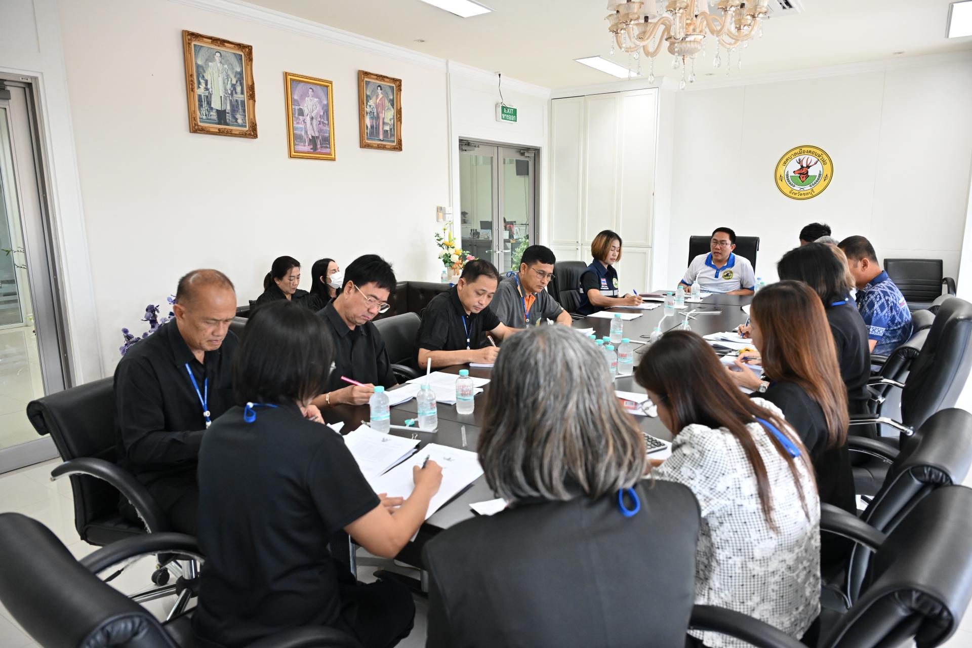“นายกไข่” นั่งหัวโต๊ะ ประชุมหารือมาตรการเยียวยา และช่วยเหลือผู้ประสบอุทกภัยในพื้นที่ดอนหัวฬ่อ