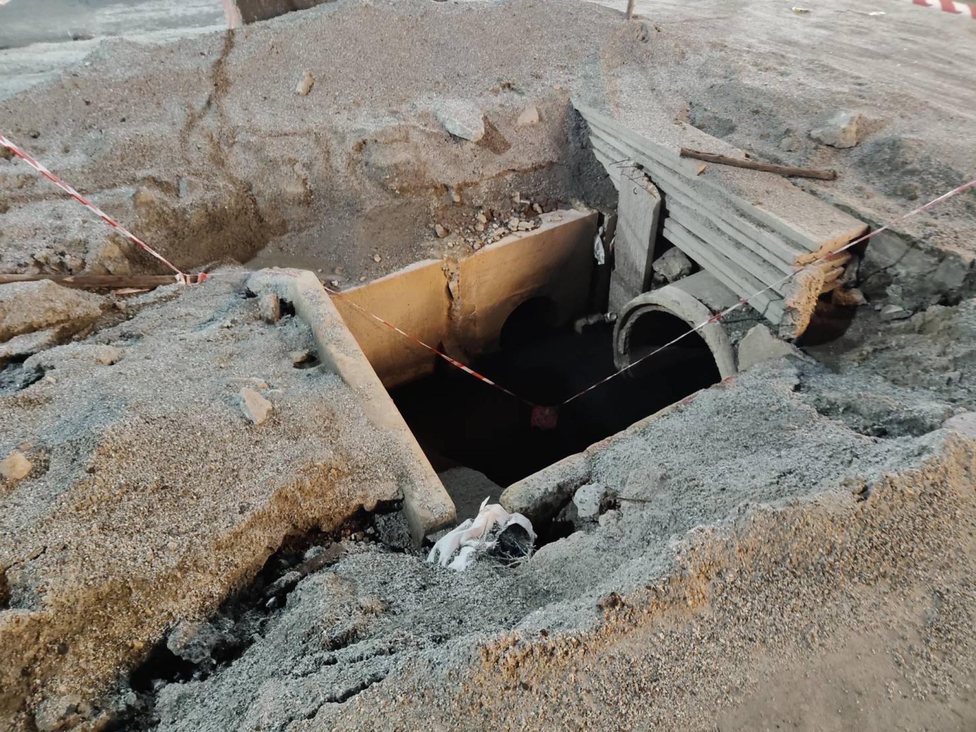 ถนนที่ผู้รับเหมาทำเกิดดินสไลด์ | การก่อสร้างอาคาร ถนน สะพาน  และไฟฟ้า