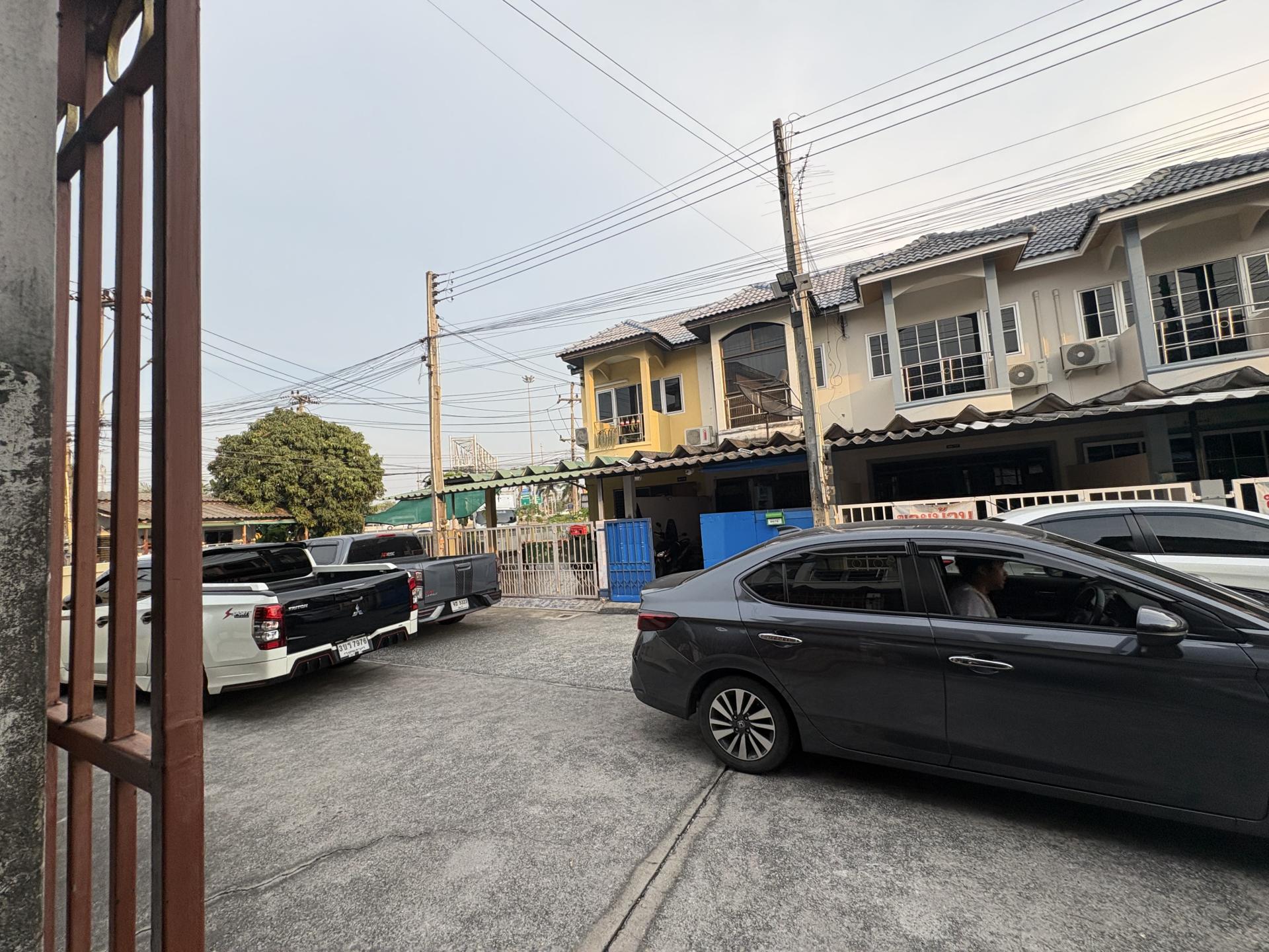 จอดรถขวางทางเข้าบ้าน | อื่นๆ (*หากไม่ทราบ)