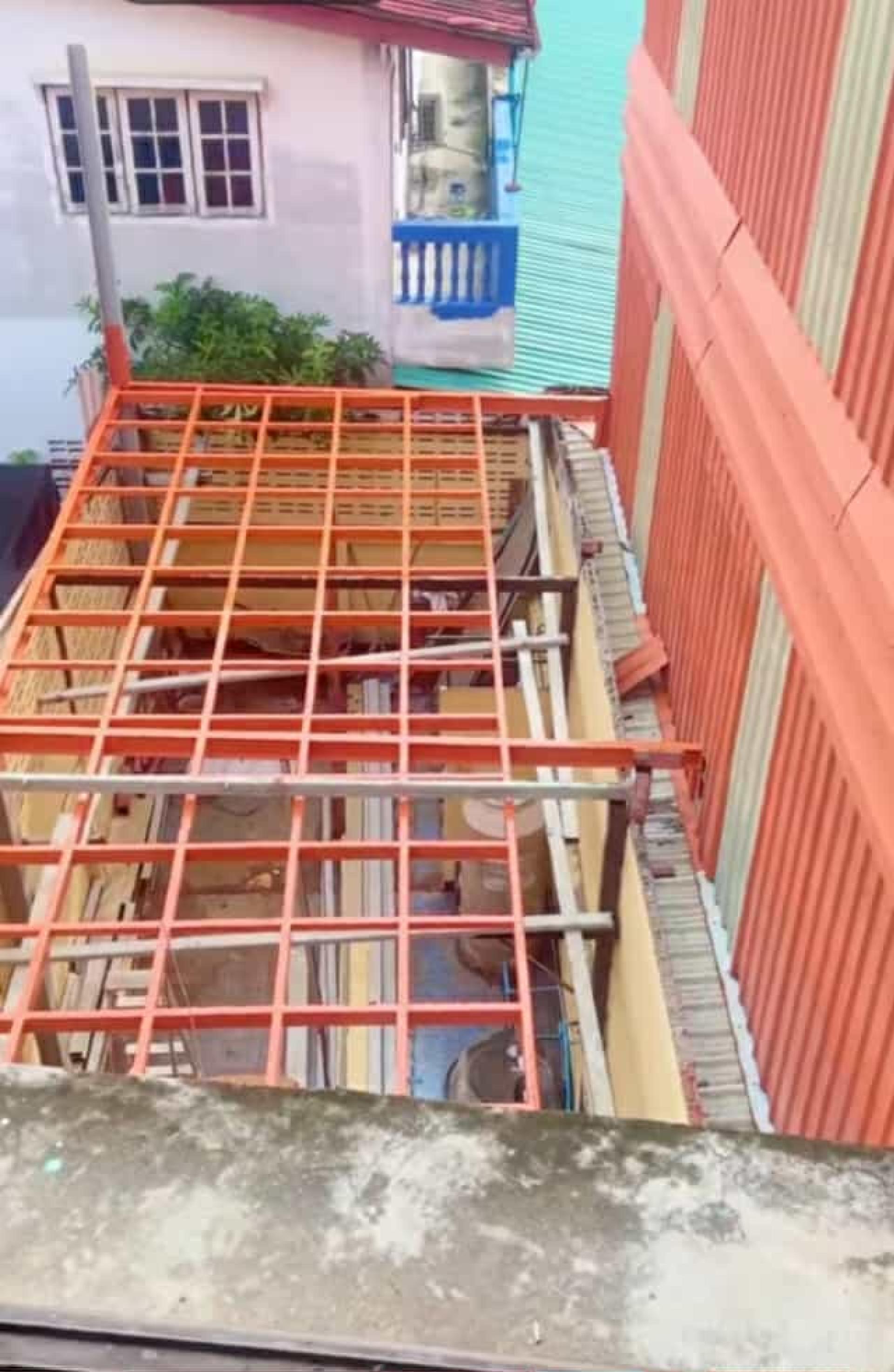 การต่อเติมอาคารพาณิชย์ ร้านศิริไพศาลสังฆทาน หมู่ 4 | การก่อสร้างอาคาร ถนน สะพาน  และไฟฟ้า