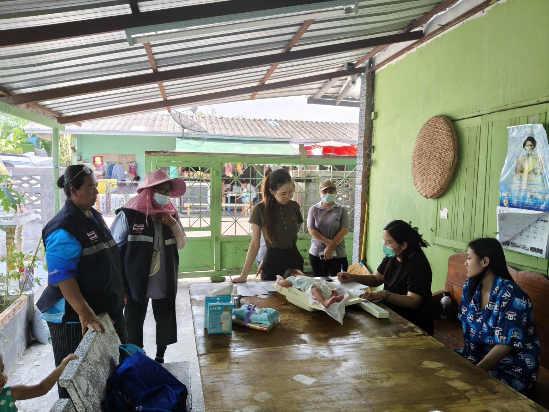 กองสาธารณสุขและสิ่งแวดล้อม ให้บริการเยี่ยมบ้านมารดาหลังคลอด ทารกแรกเกิด พร้อมทั้งตรวจสุขภาพเบื้องต้นแก่มารดาหลังคลอด