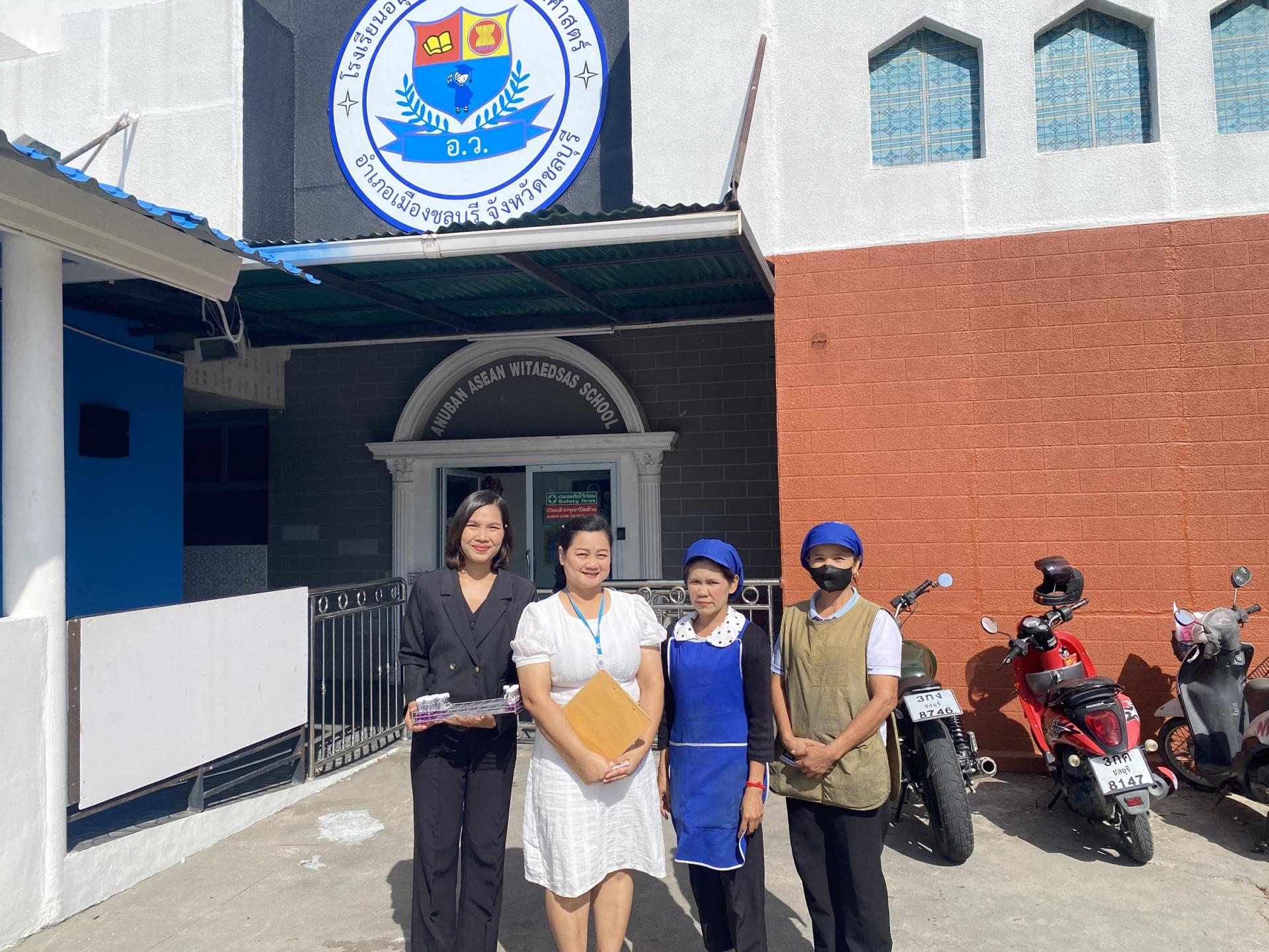 กองสาธารณสุขและสิ่งแวดล้อม ดำเนินการสุ่มตรวจตัวอย่างอาหาร ตัวอย่างภาชนะ อุปกรณ์ และตัวอย่างมือผู้สัมผัสอาหาร ด้านสุขาภิบาลอาหาร