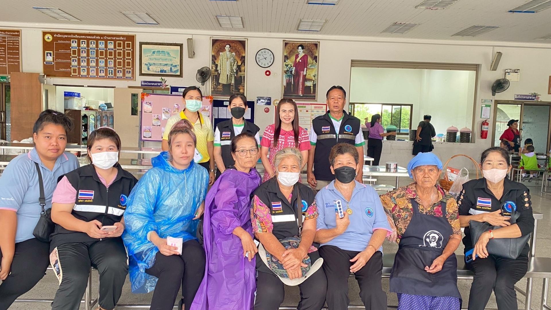ดำเนินการให้ความรู้เรื่องโรคขาดสารไอโอดีน สาธิตการตรวจเกลือ และสุ่มตรวจเกลือในร้านค้าชุมชน ตลาดนัดชุมชน สถานศึกษาเพื่อเป็นการป้องกัน และควบคุมโรคขาดสารไอโอดีน ประจำปีงบประมาณ 2568