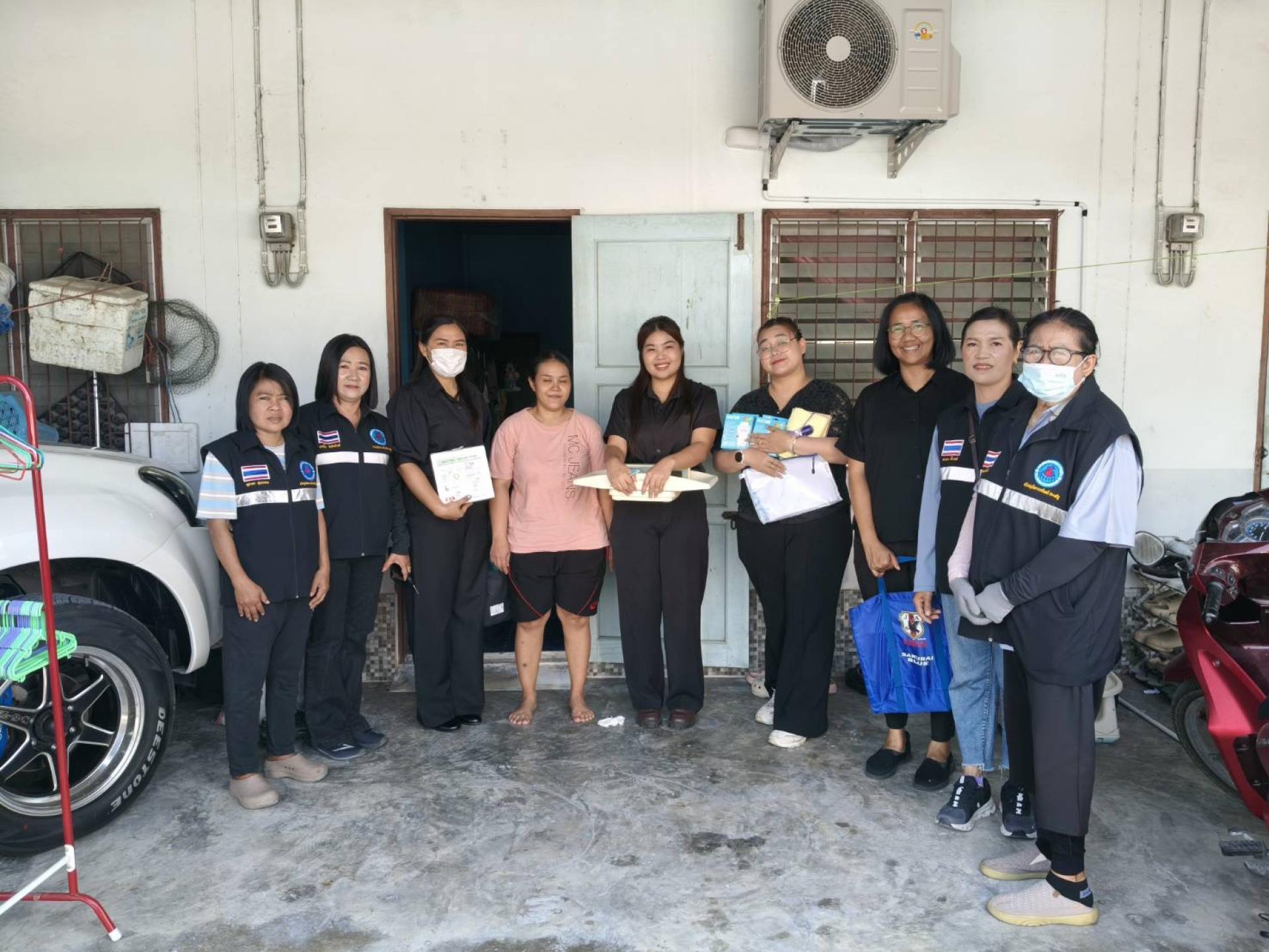 กองสาธารณสุขและสิ่งแวดล้อม  ให้บริการเยี่ยมบ้านมารดาหลังคลอด ทารกแรกเกิด พร้อมตรวจสุขภาพเบื้องต้นแก่มารดาหลังคลอด