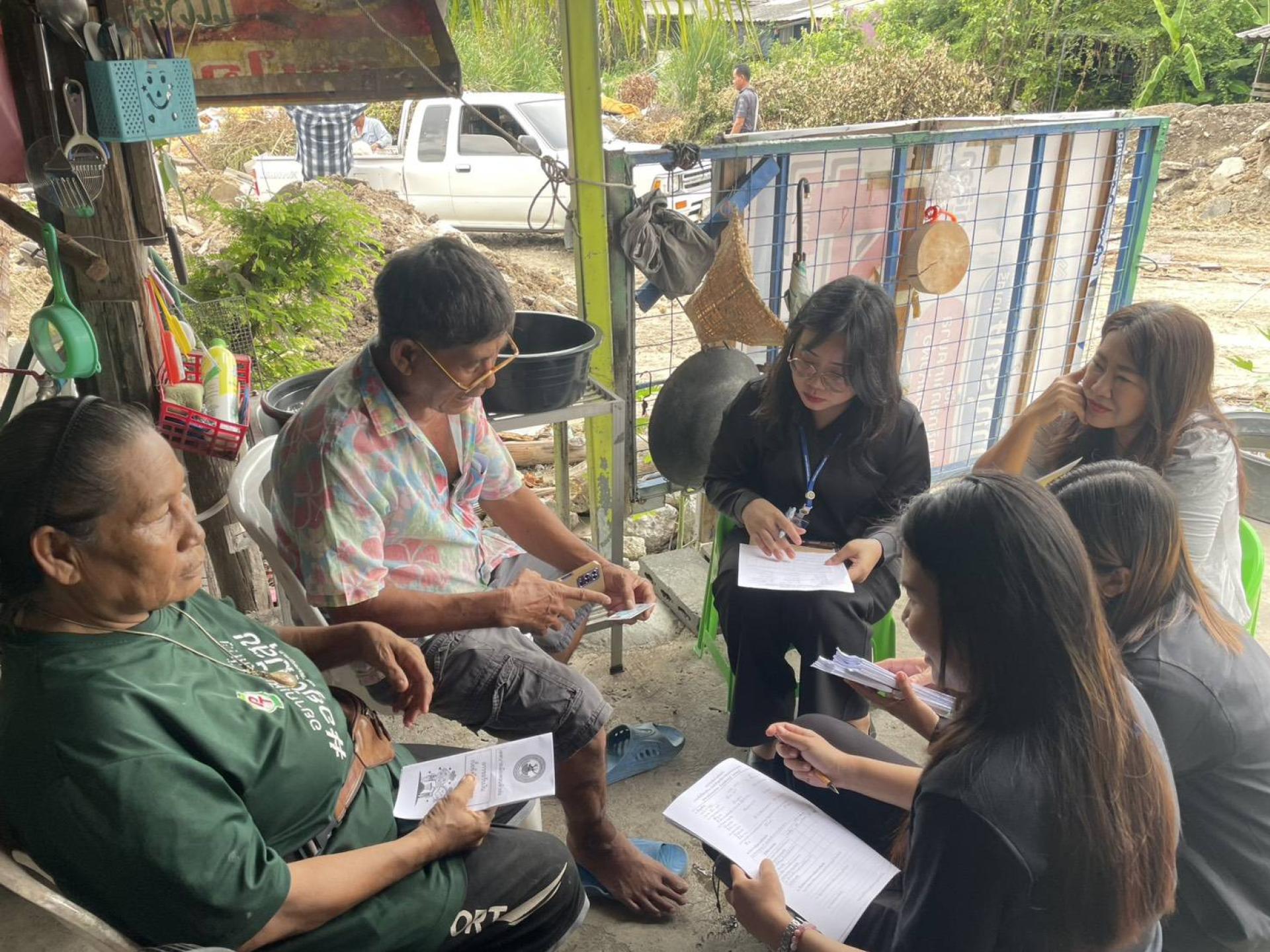 กองสวัสดิการสังคม ดำเนินการสำรวจและประเมินสภาพปัญหาและความต้องการของประชาชนในชุมชน (เขตพื้นที่ หมู่ 5)