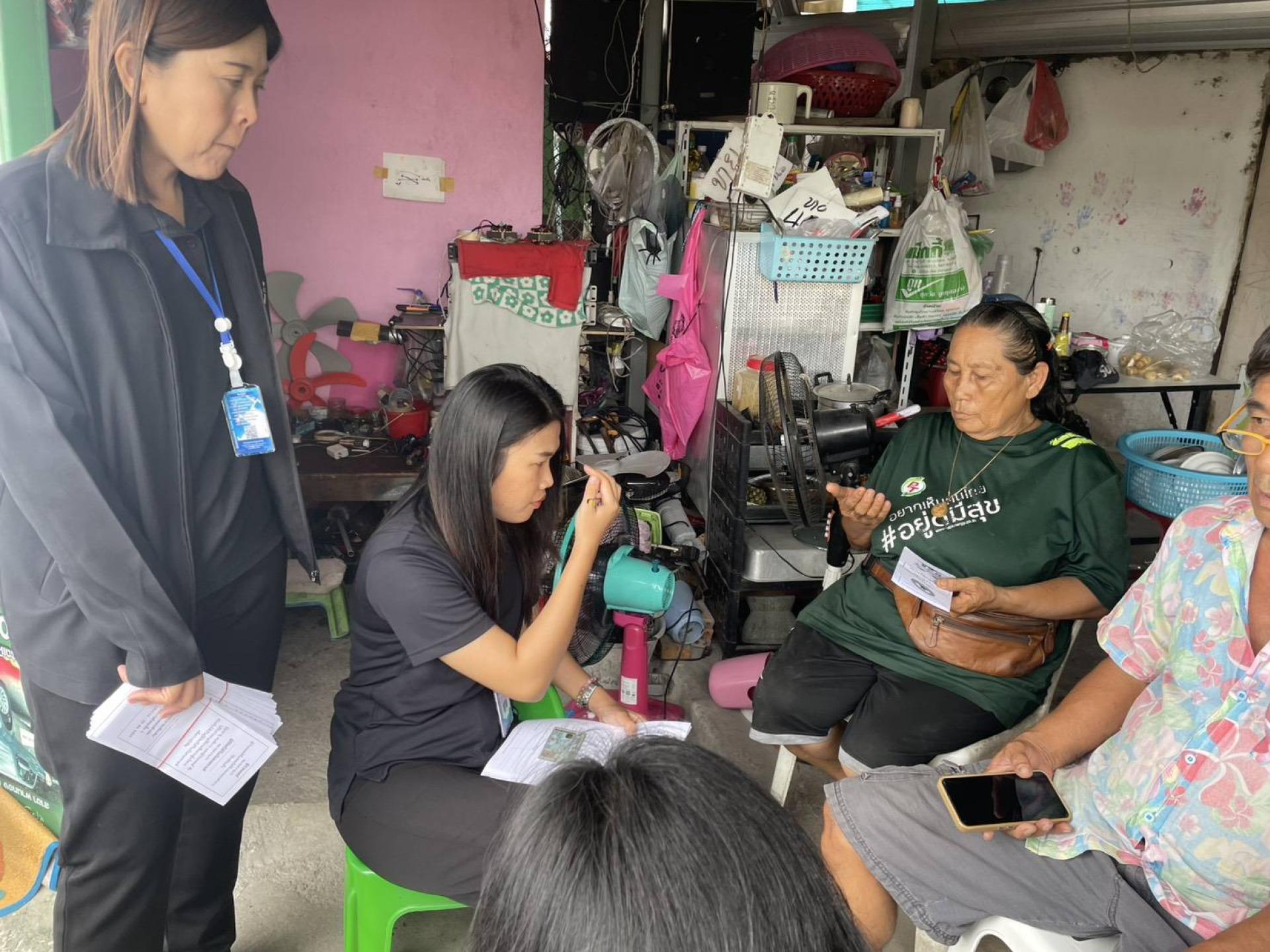 กองสวัสดิการสังคม ดำเนินการสำรวจและประเมินสภาพปัญหาและความต้องการของประชาชนในชุมชน (เขตพื้นที่ หมู่ 5)