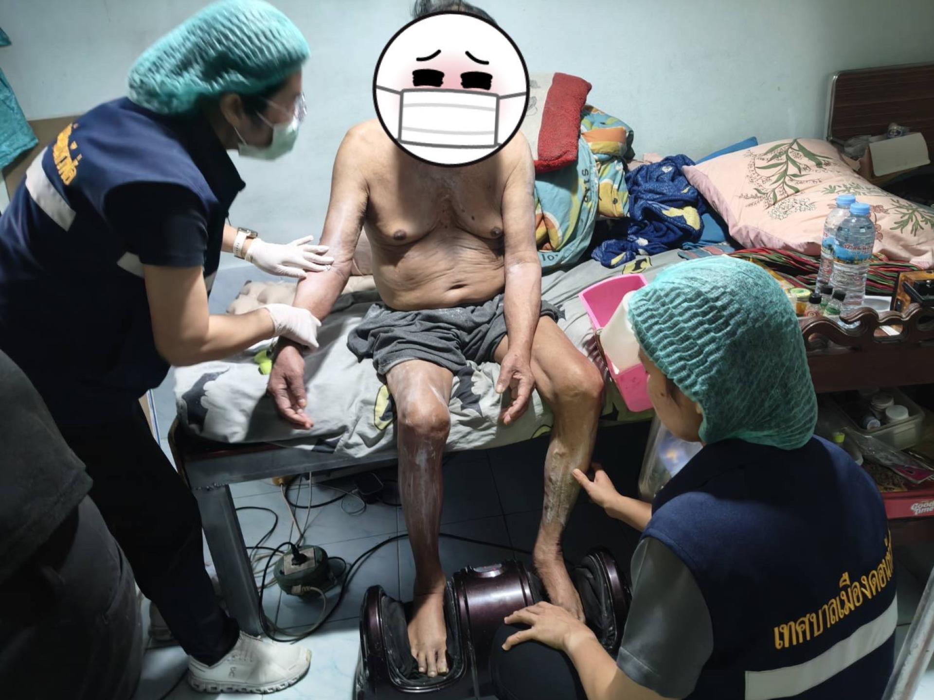 กองสาธารณสุขและสิ่งแวดล้อม ดำเนินการเยี่ยมบ้านผู้ป่วยโรคไม่ติดต่อเรื้อรัง เพื่อติดตามอาการ 