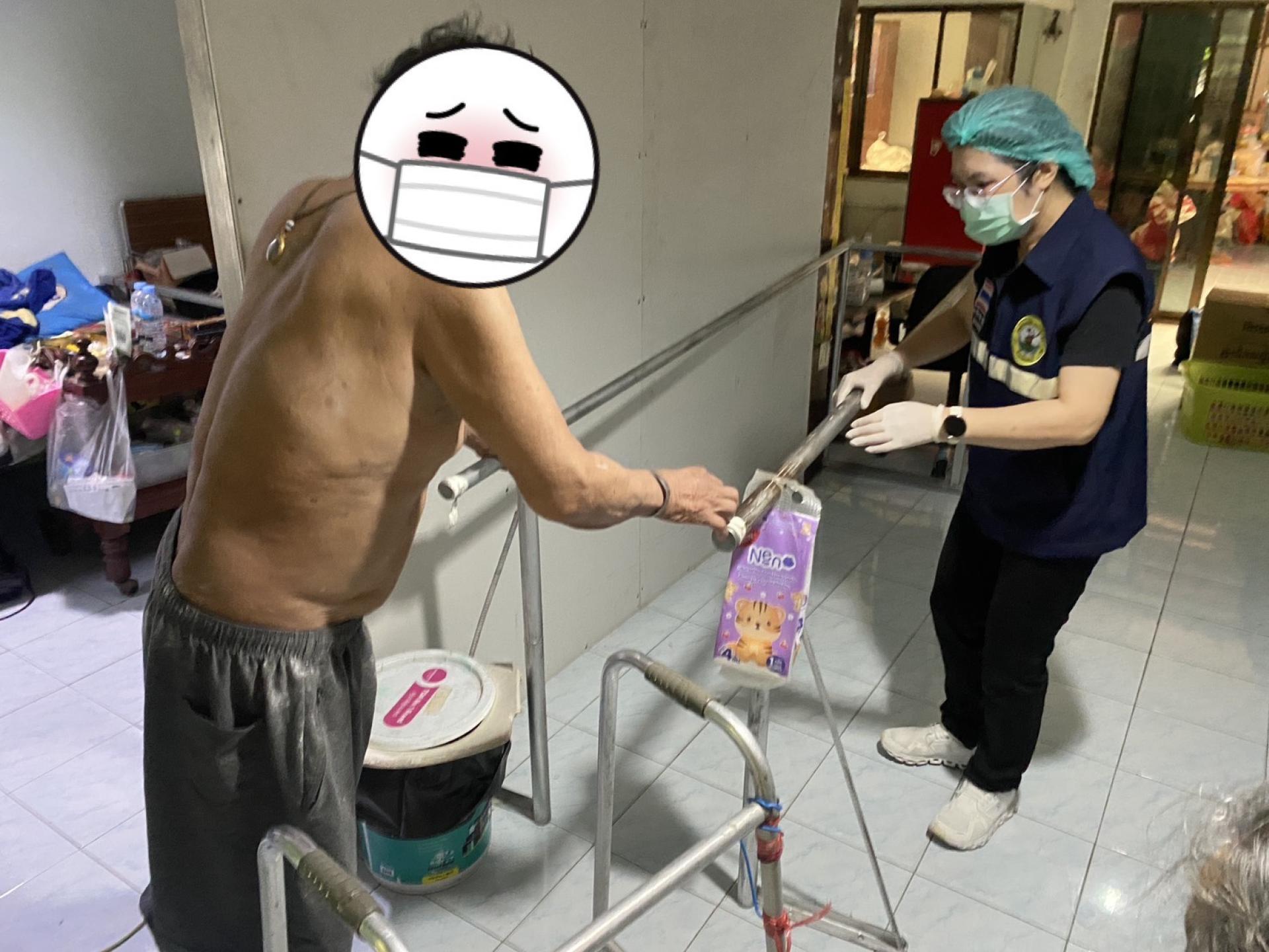 กองสาธารณสุขและสิ่งแวดล้อม ดำเนินการเยี่ยมบ้านผู้ป่วยโรคไม่ติดต่อเรื้อรัง เพื่อติดตามอาการ 