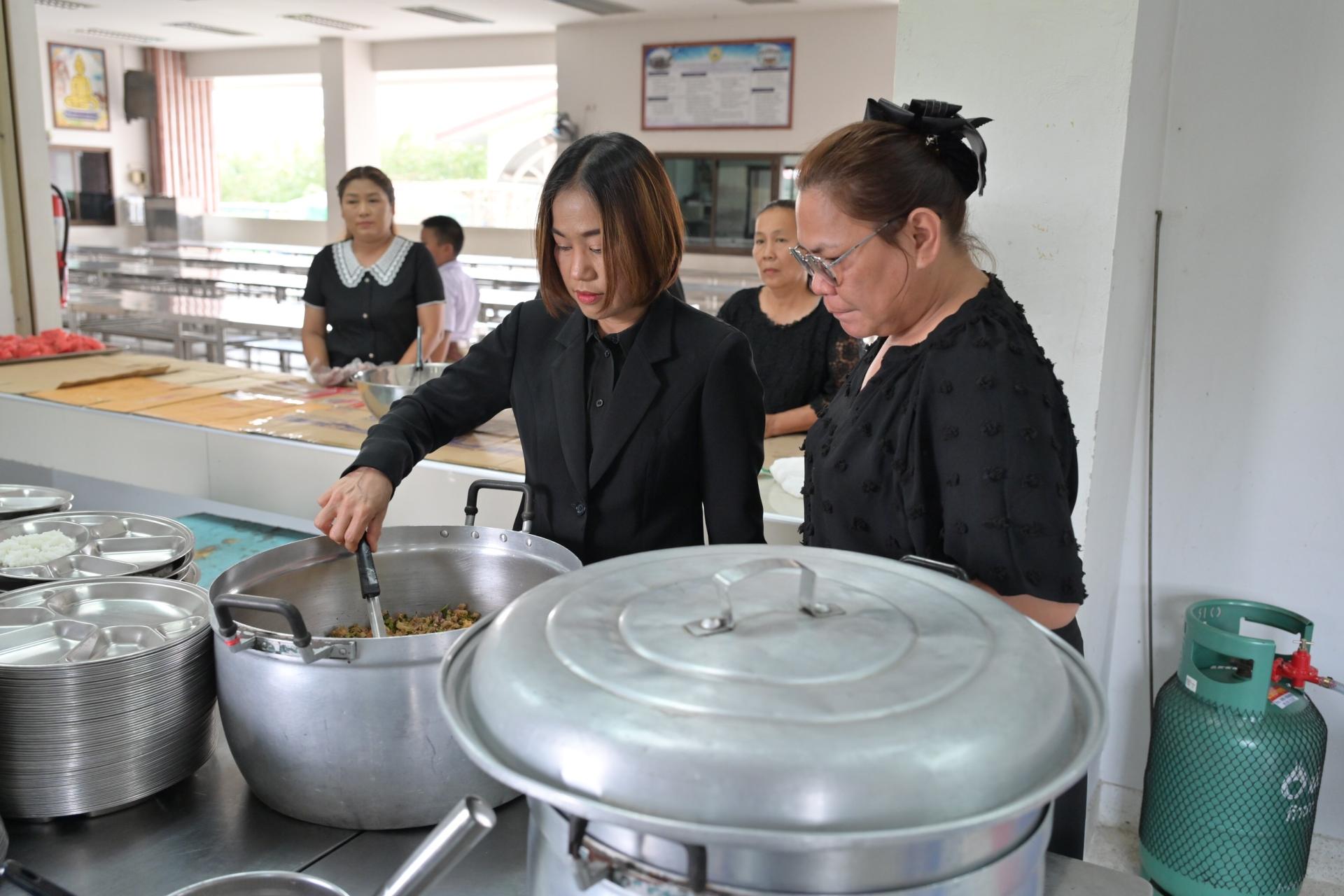 ลงพื้นที่ตรวจสอบการประกอบอาหารกลางวันของนักเรียน โรงเรียนเทศบาลดอนหัวฬ่อ ๑ (บ้านมาบสามเกลียว)