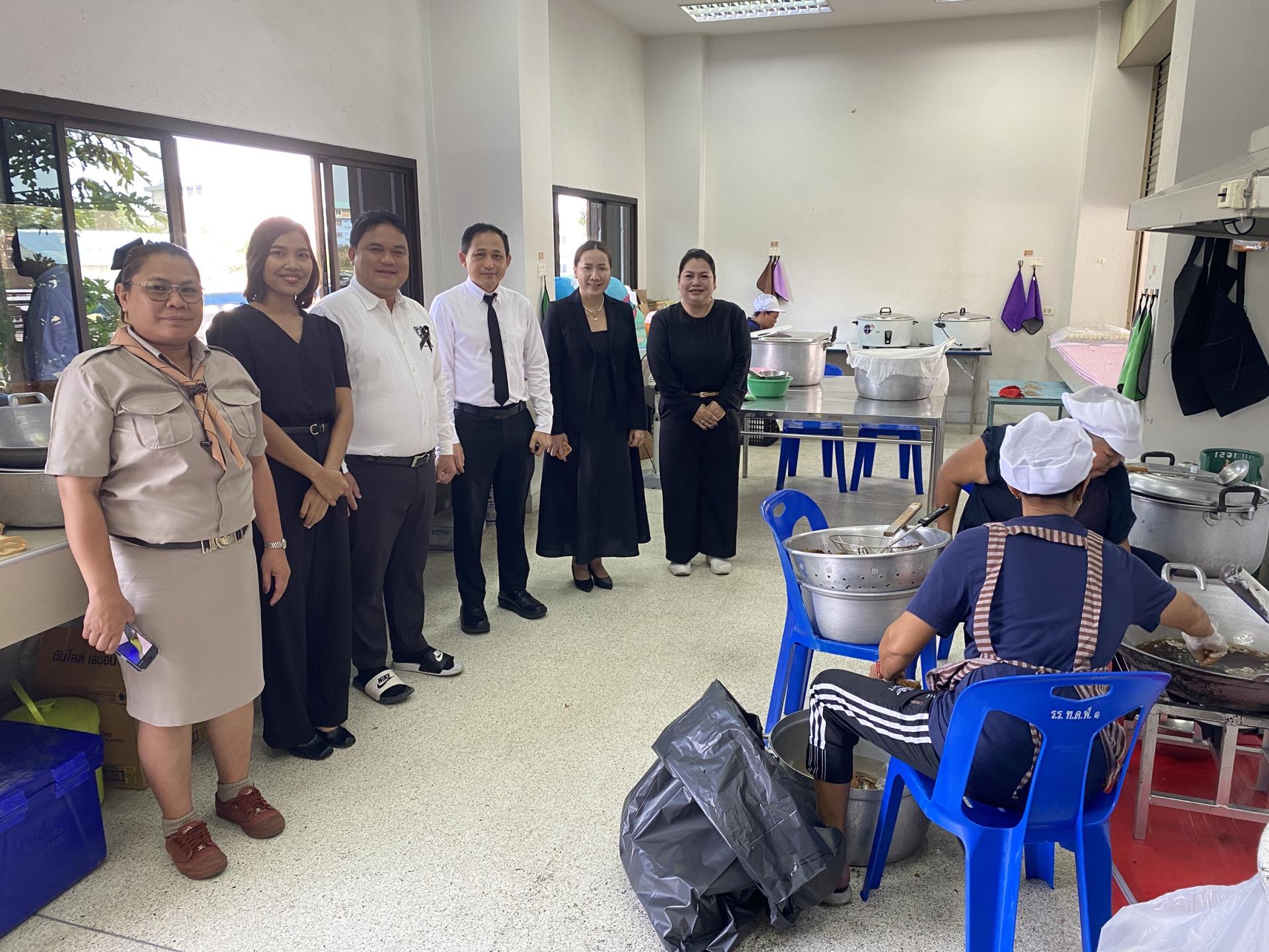 กองสาธารณสุขและสิ่งแวดล้อม ดำเนินการตรวจด้านสุขาภิบาลอาหารของโรงอาหาร โรงเรียนเทศบาลดอนหัวฬ่อ 1 (บ้านมาบสามเกลียว) 