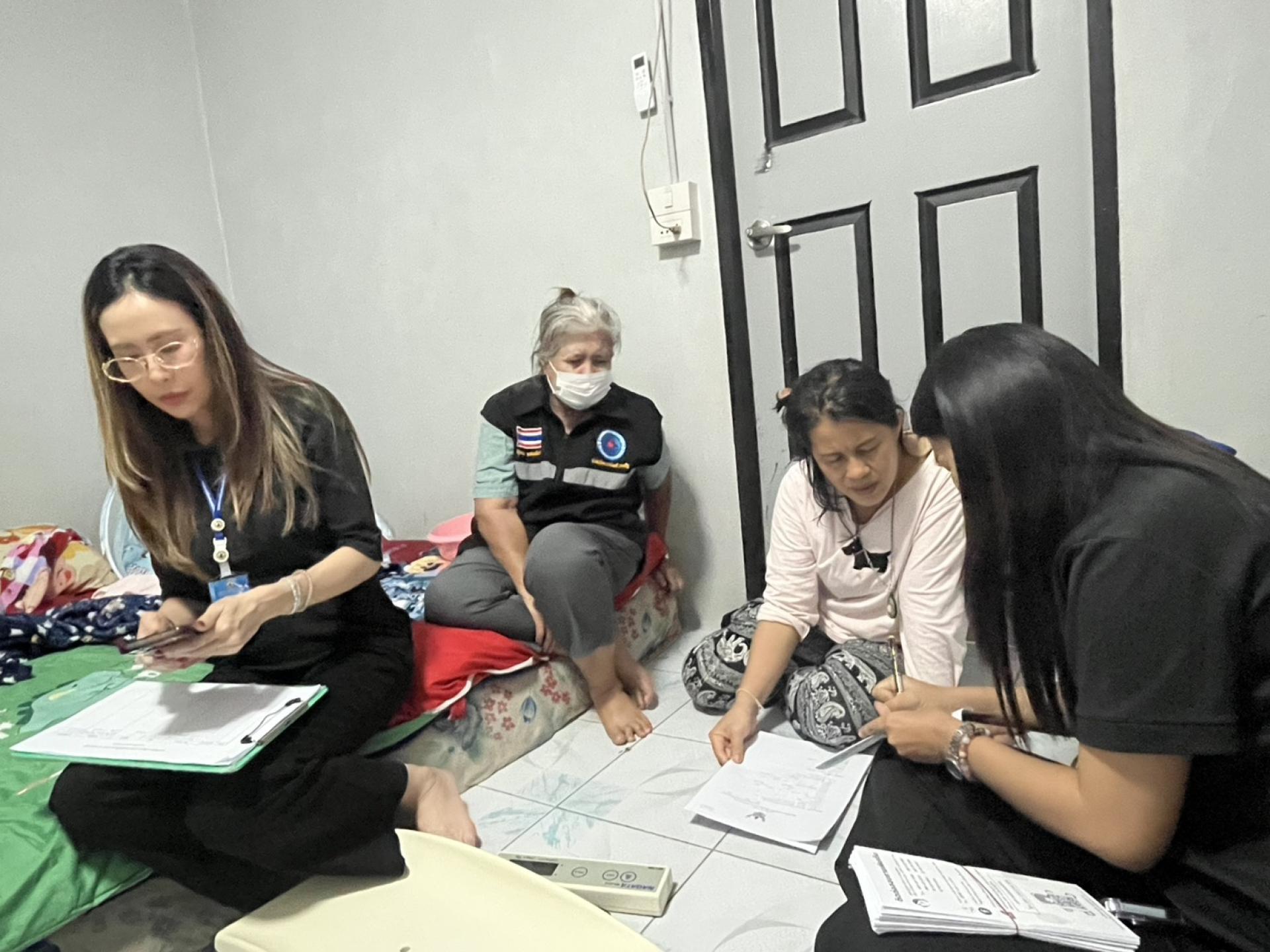 กองสาธารณสุขและสิ่งแวดล้อม  ให้บริการเยี่ยมบ้านและให้คำแนะนำมารดาหลังคลอดและทารกแรกเกิด