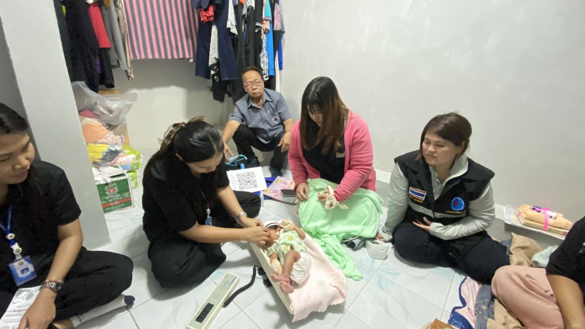 กองสาธารณสุขและสิ่งแวดล้อม  ให้บริการเยี่ยมบ้านและให้คำแนะนำมารดาหลังคลอดและทารกแรกเกิด