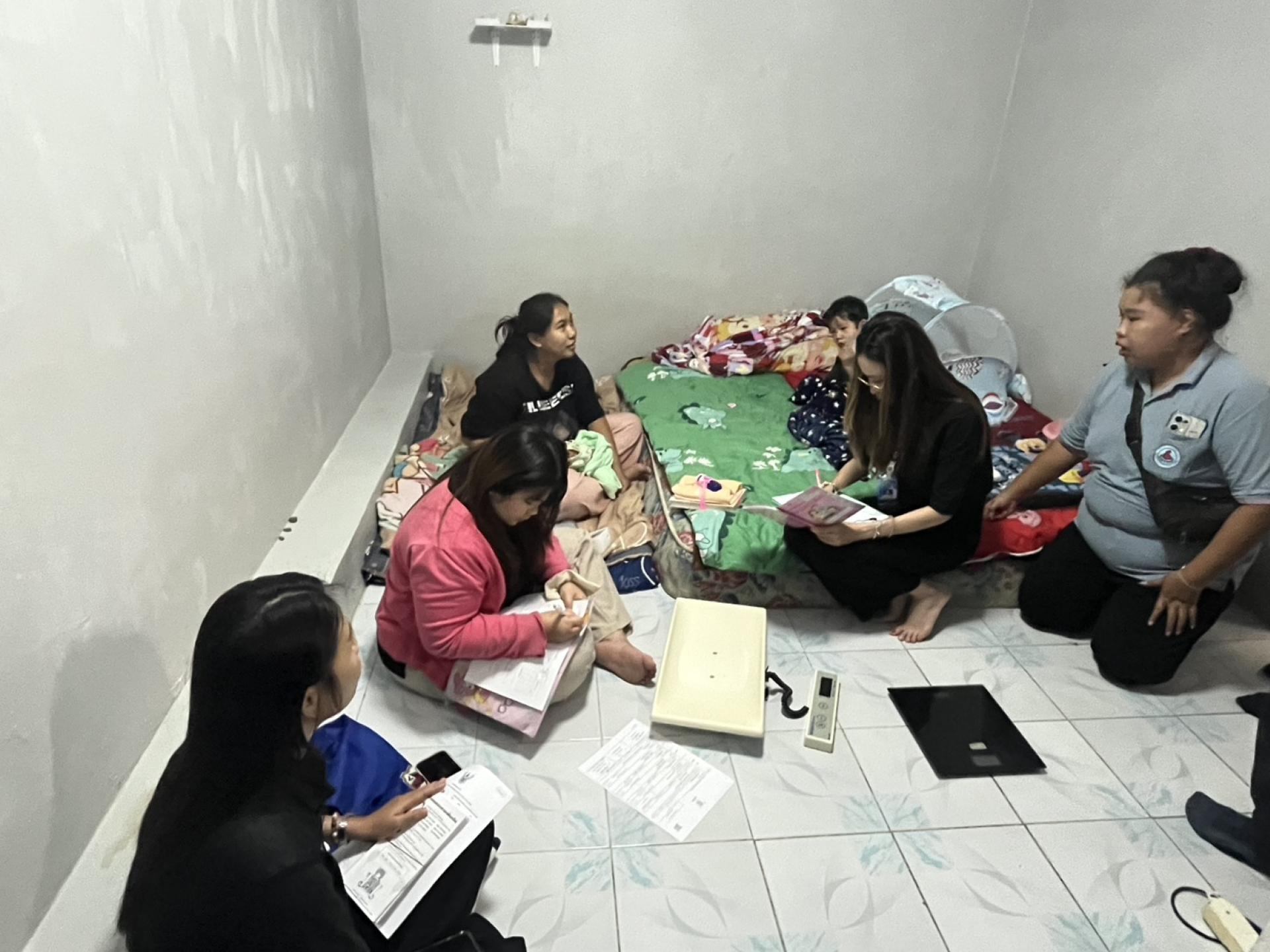 กองสาธารณสุขและสิ่งแวดล้อม  ให้บริการเยี่ยมบ้านและให้คำแนะนำมารดาหลังคลอดและทารกแรกเกิด